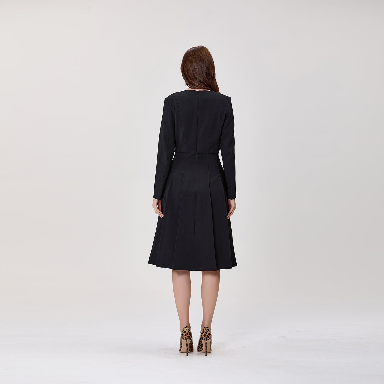 Robe patineuse à manches longues et col V