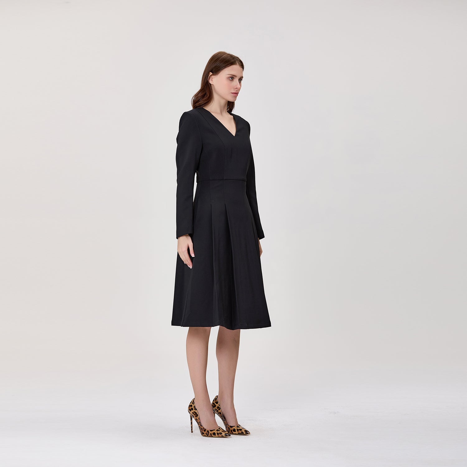 Robe patineuse à manches longues et col V