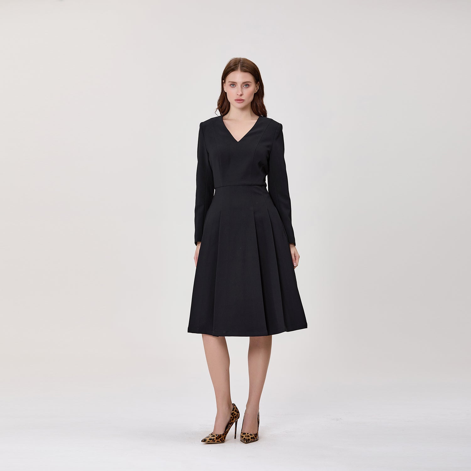 Robe patineuse à manches longues et col V