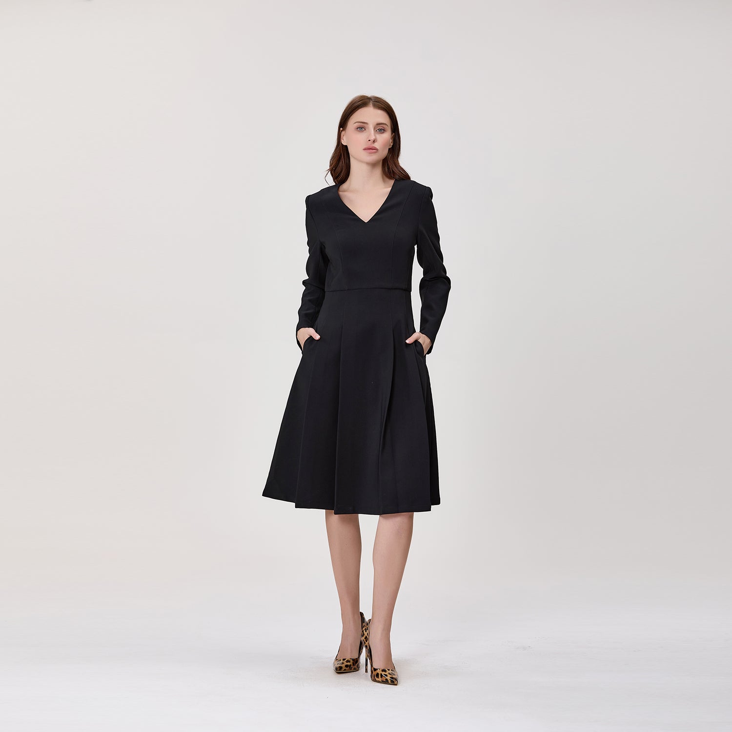 Robe patineuse à manches longues et col V
