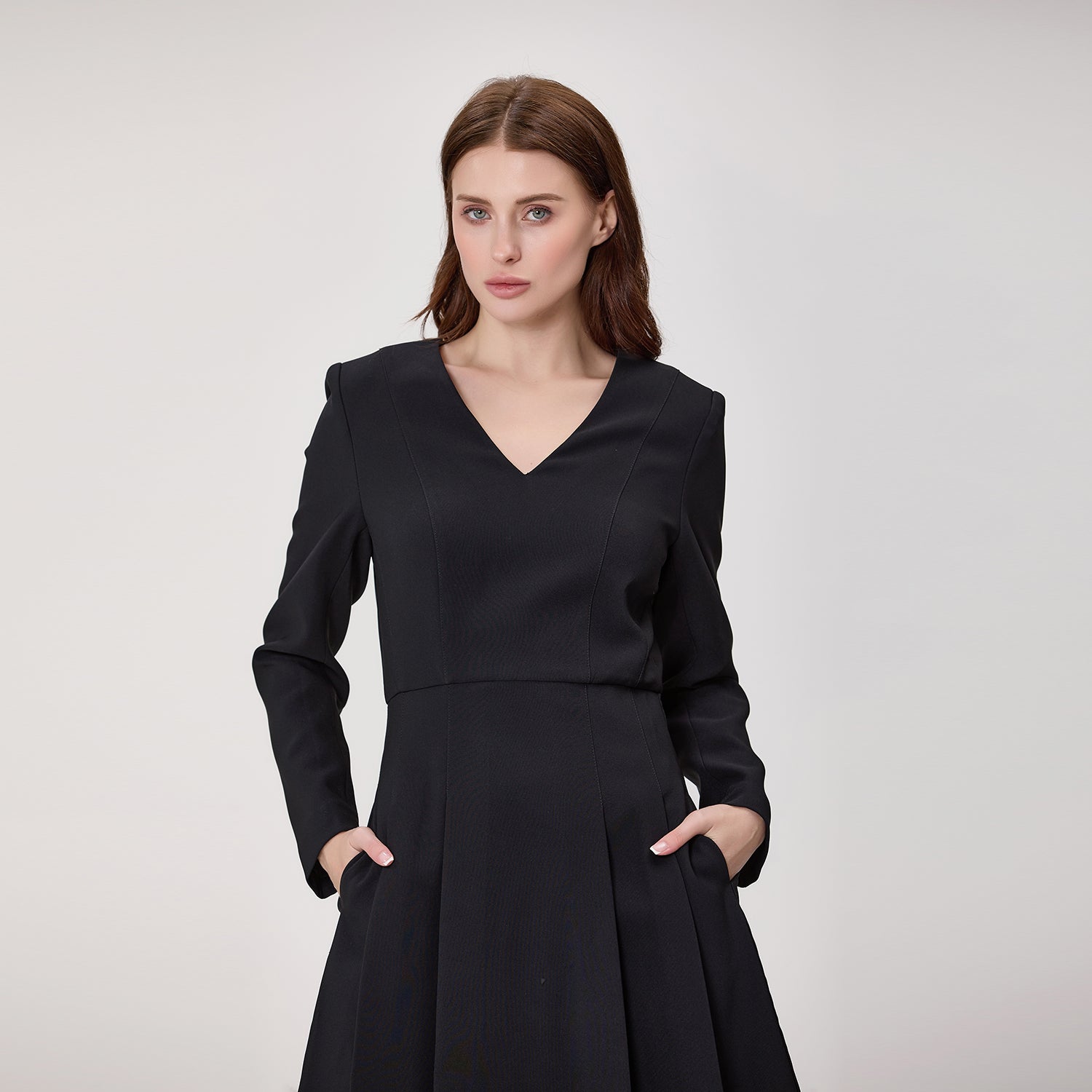 Robe patineuse à manches longues et col V