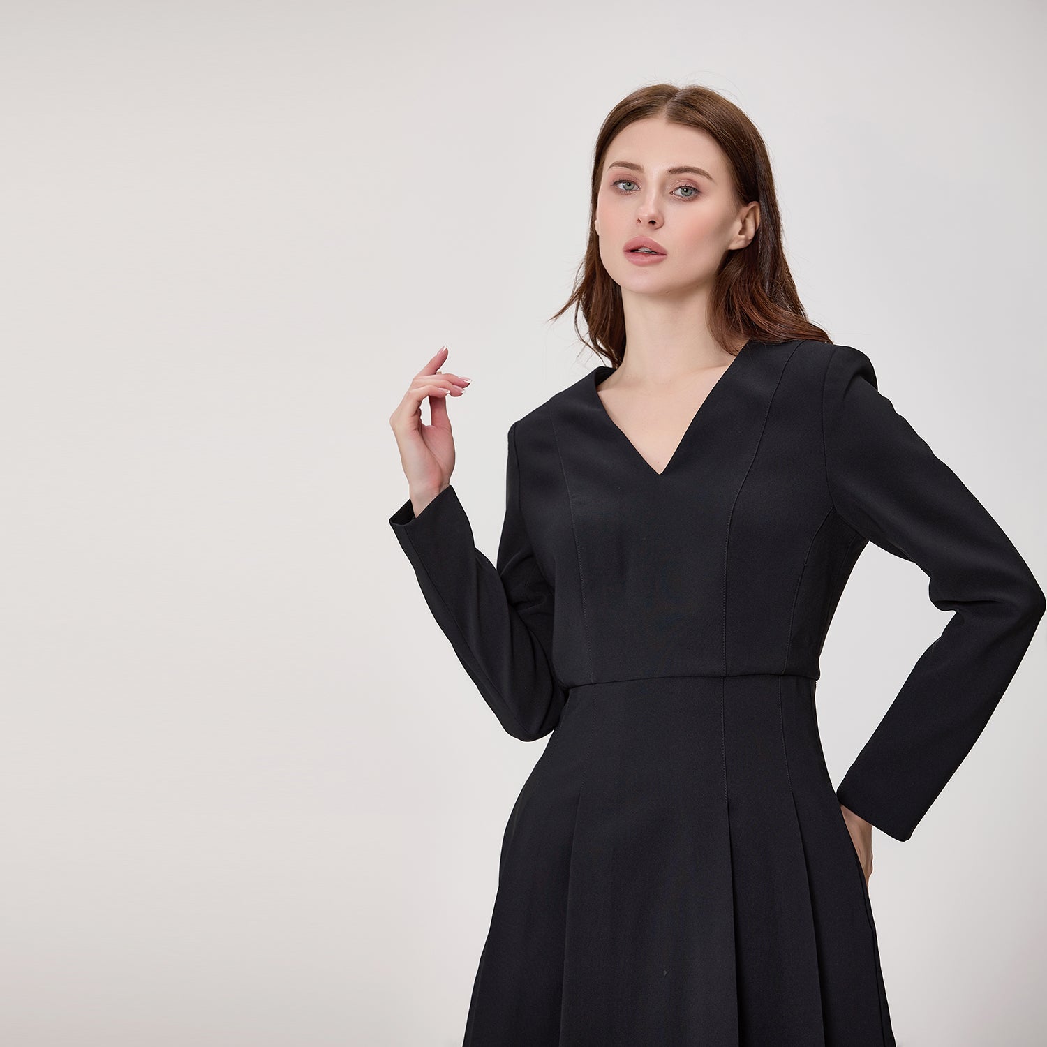 Robe patineuse à manches longues et col V