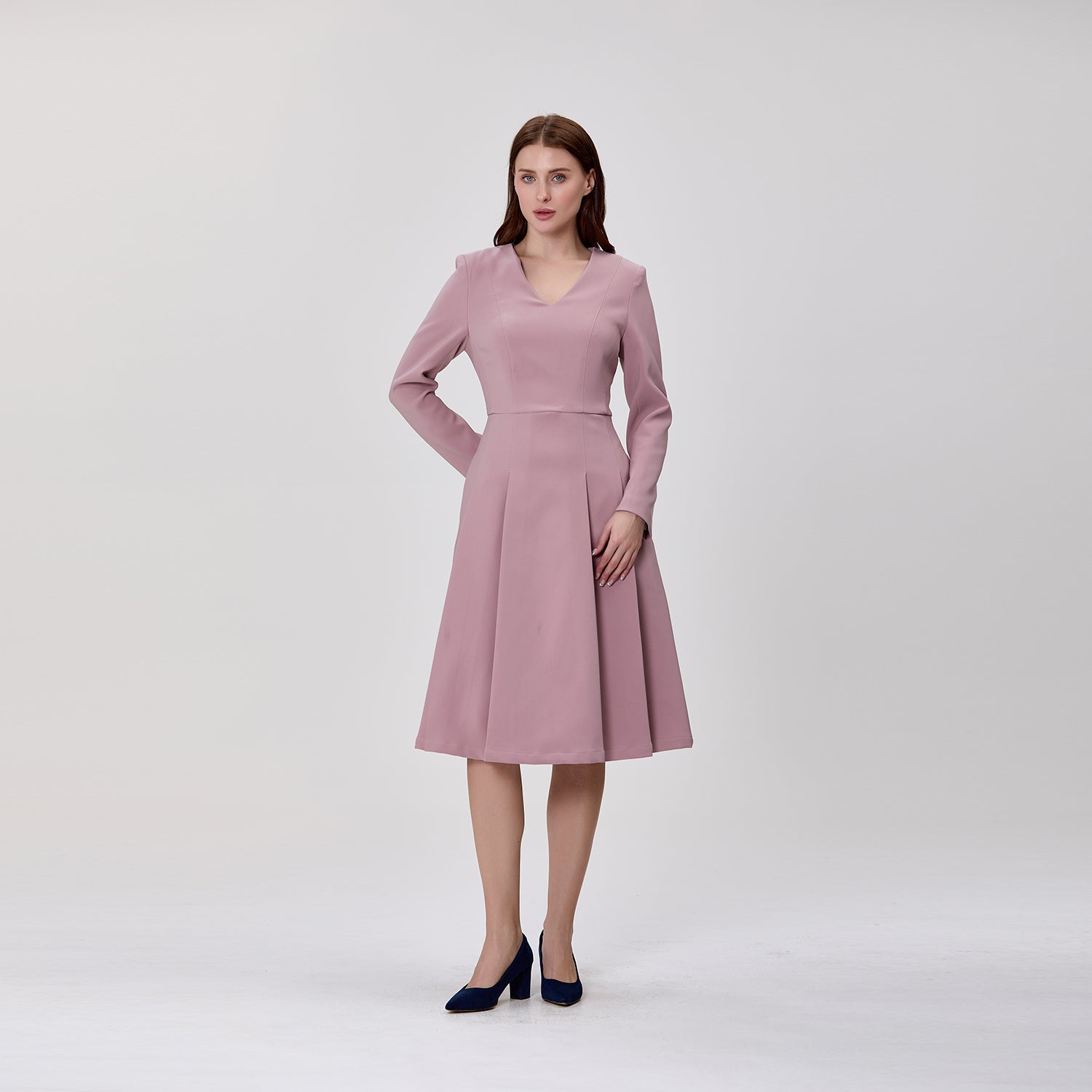 Robe patineuse à manches longues et col V