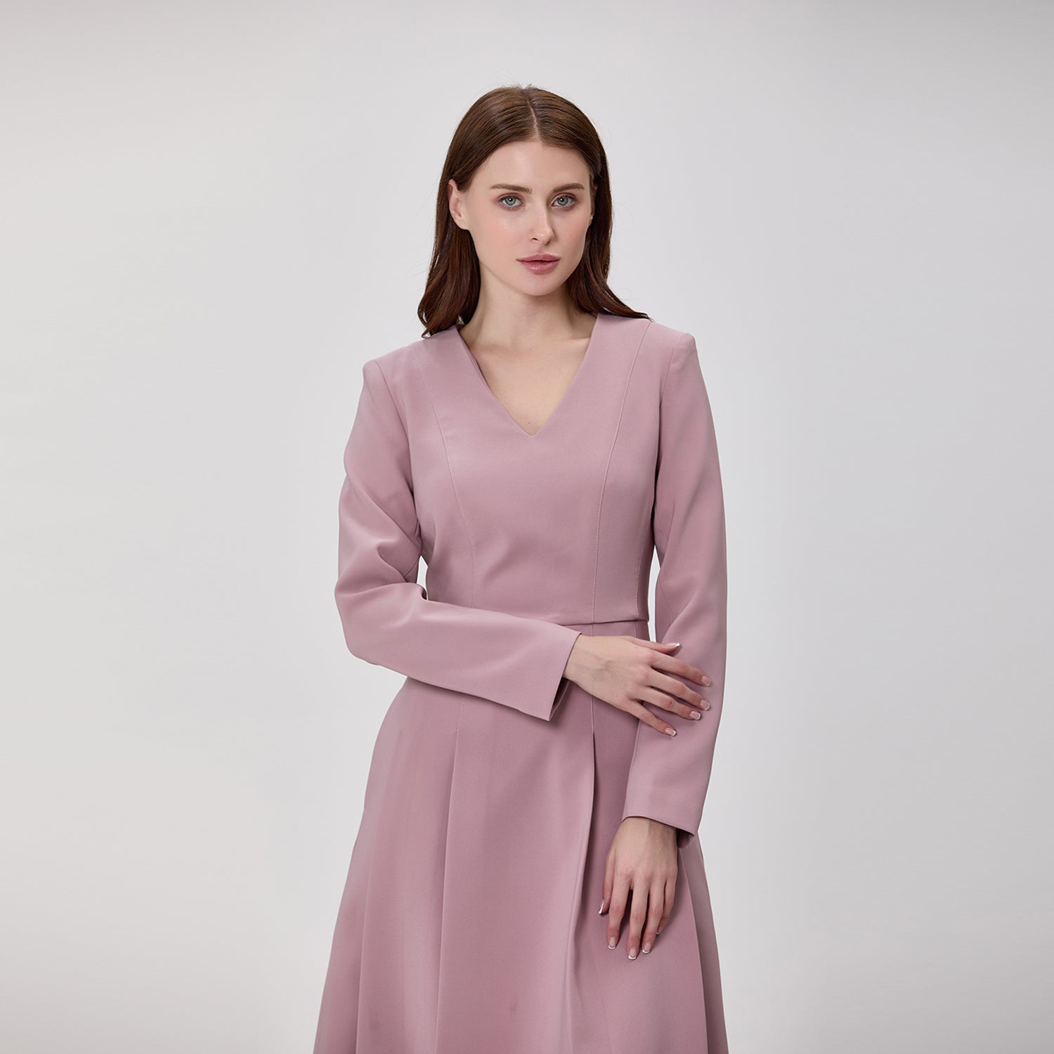 Robe patineuse à manches longues et col V