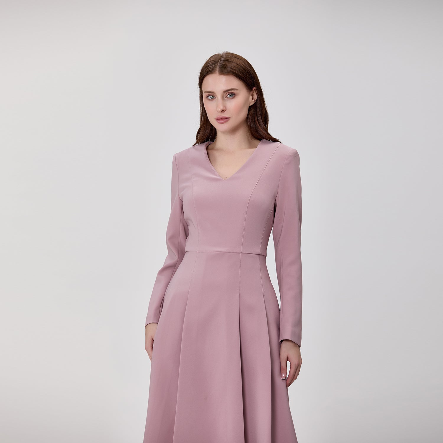 Robe patineuse à manches longues et col V