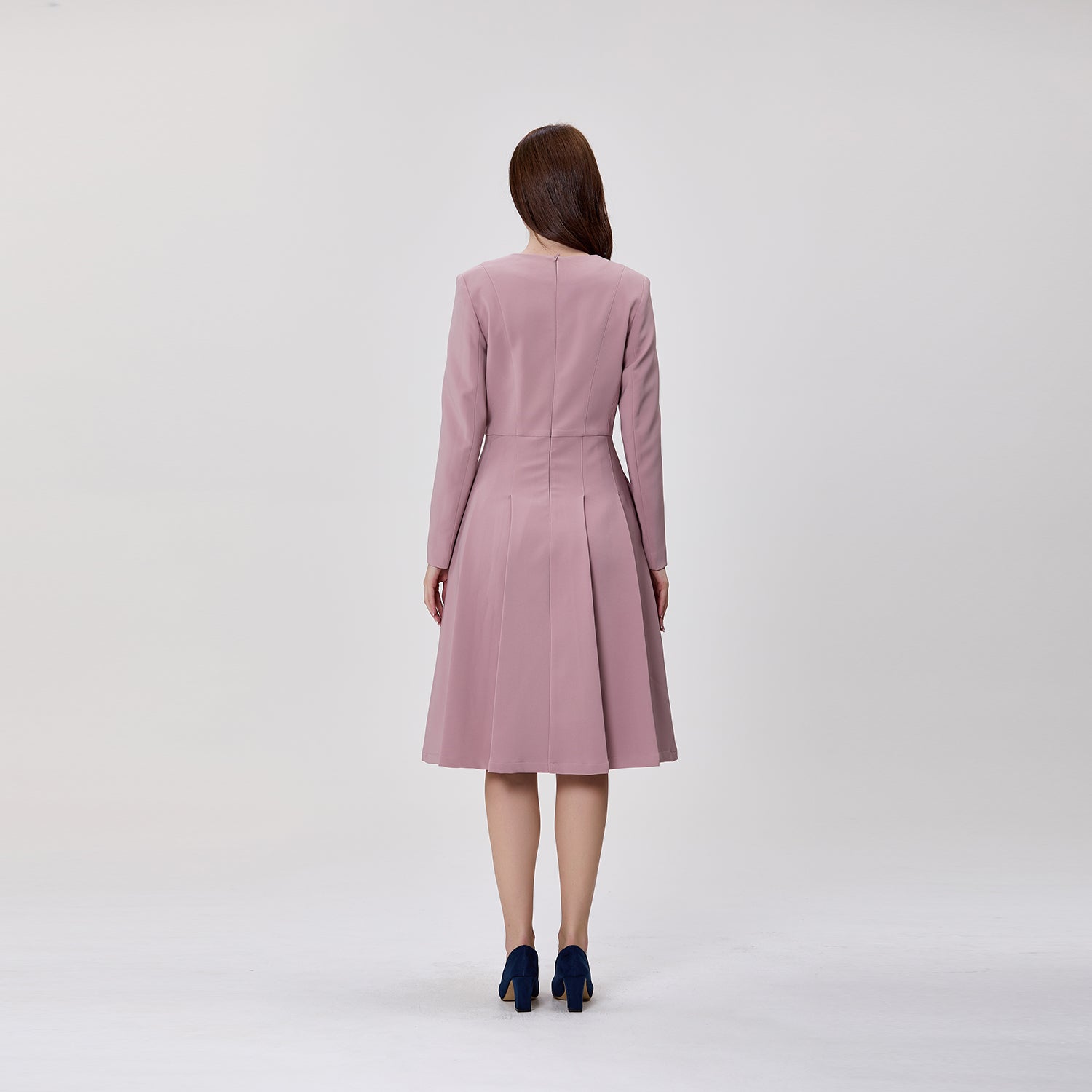 Robe patineuse à manches longues et col V
