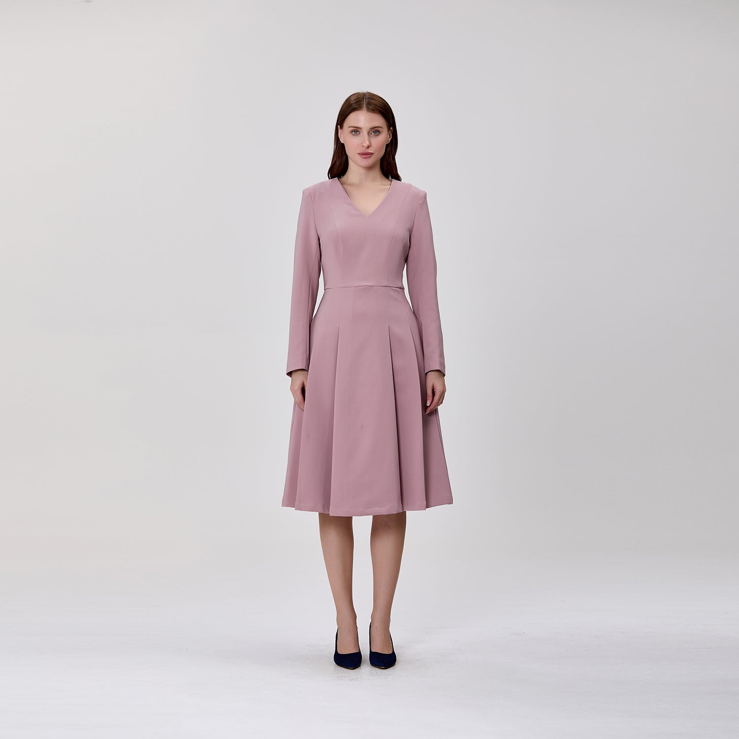 Robe patineuse à manches longues et col V