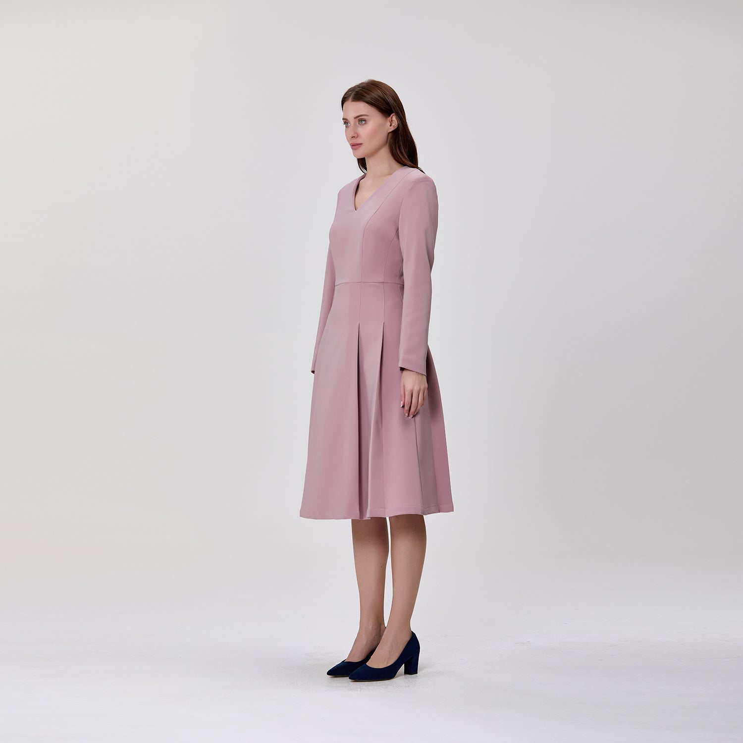 Robe patineuse à manches longues et col V