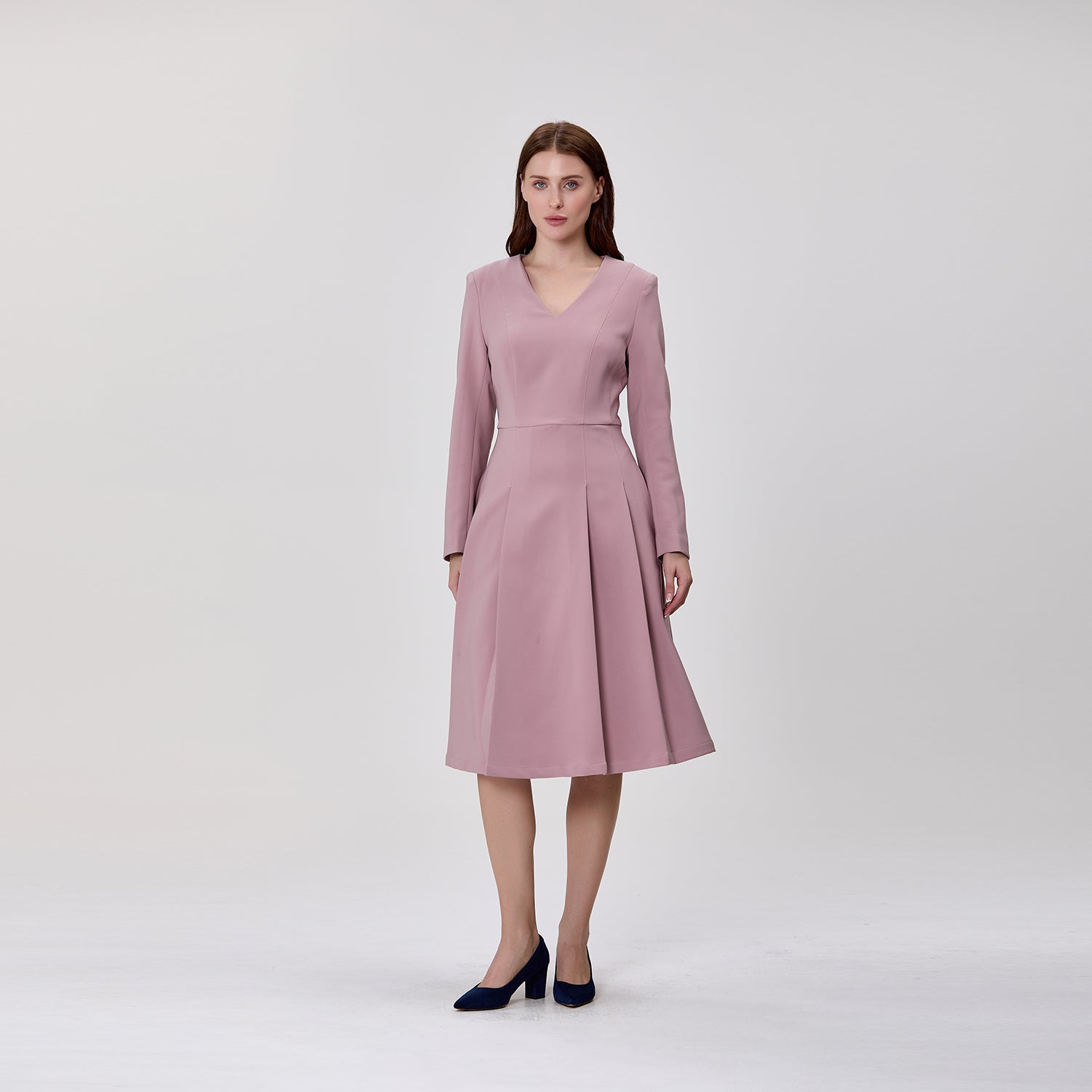 Robe patineuse à manches longues et col V