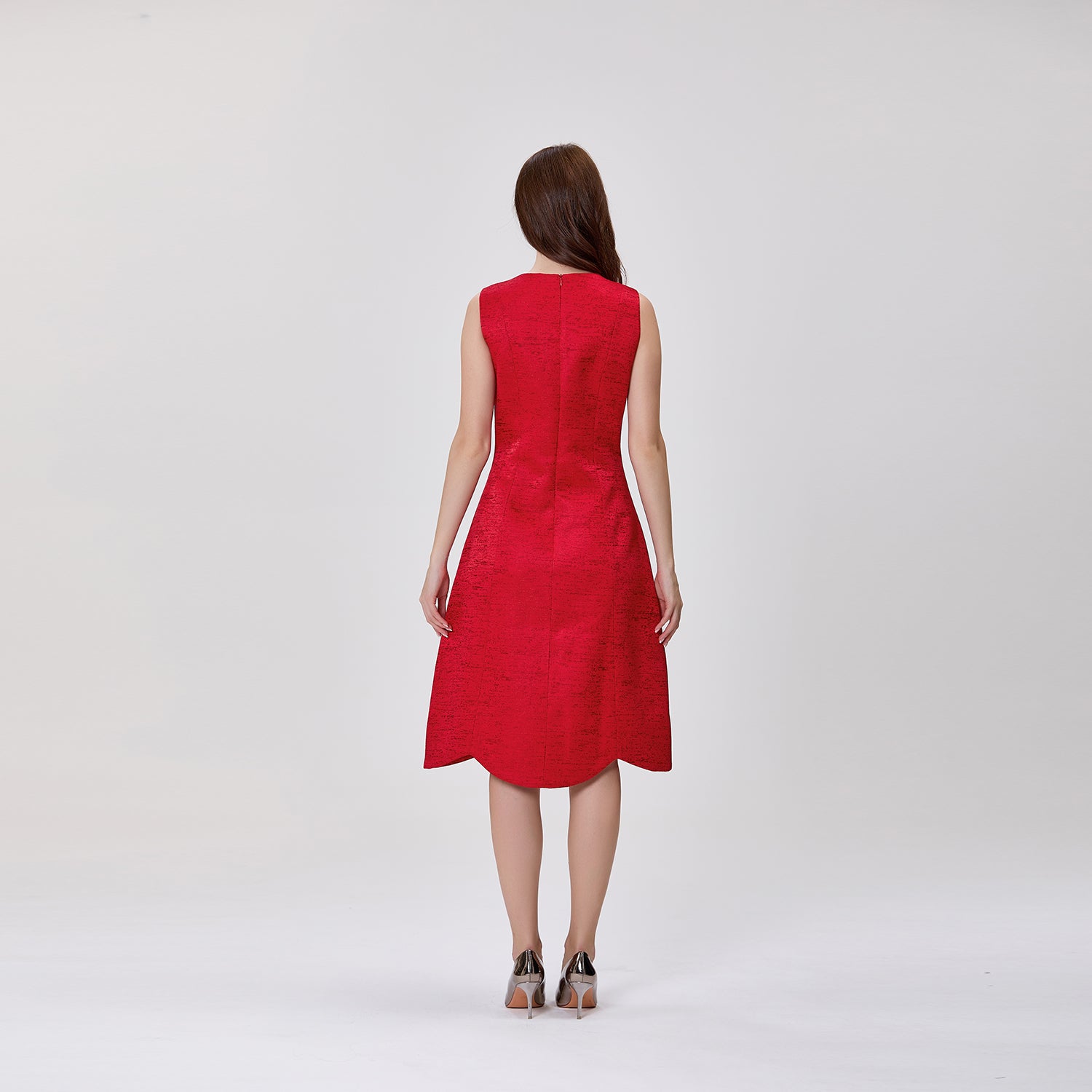 Robe midi évasée ajourée sans manches