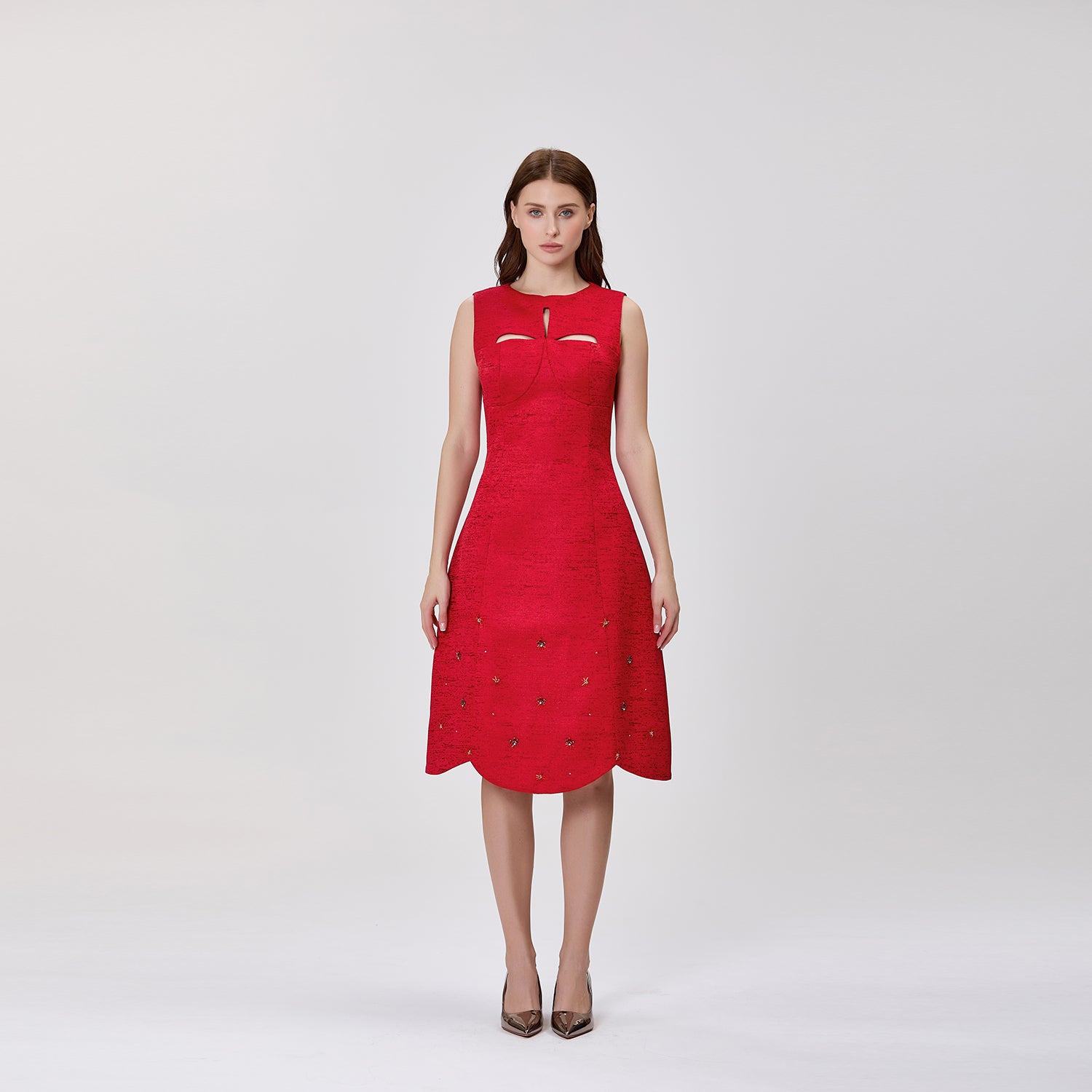 Robe midi évasée ajourée sans manches
