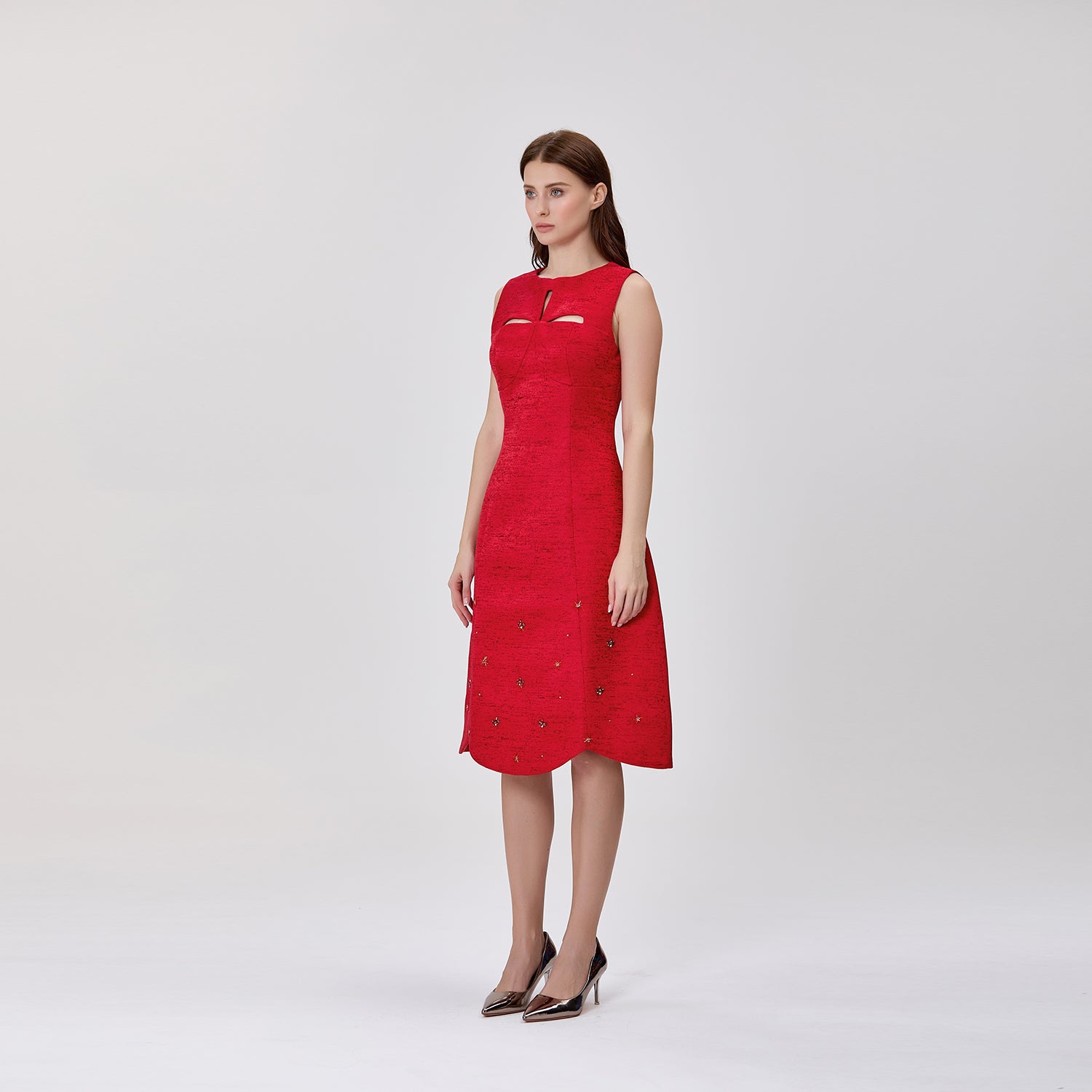 Robe midi évasée ajourée sans manches