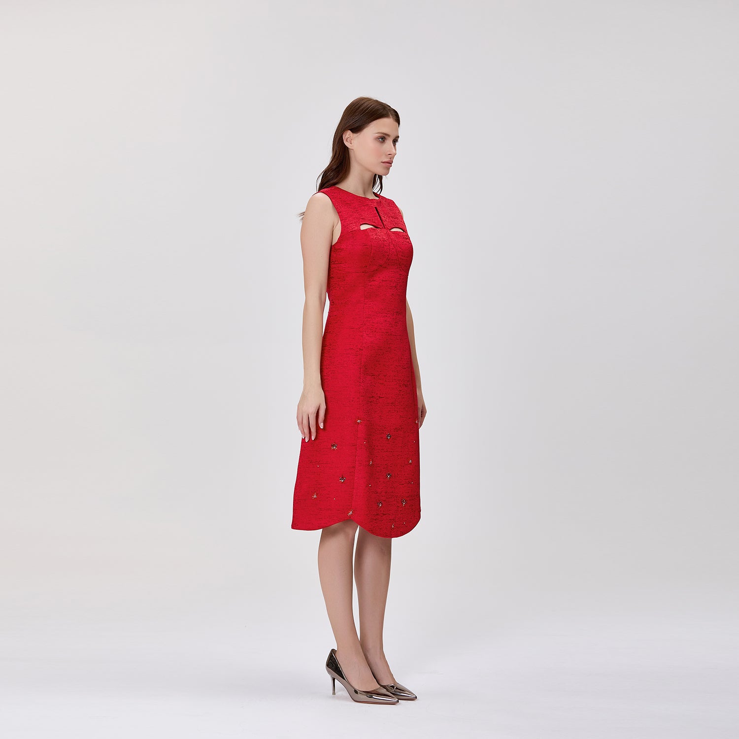 Robe midi évasée ajourée sans manches