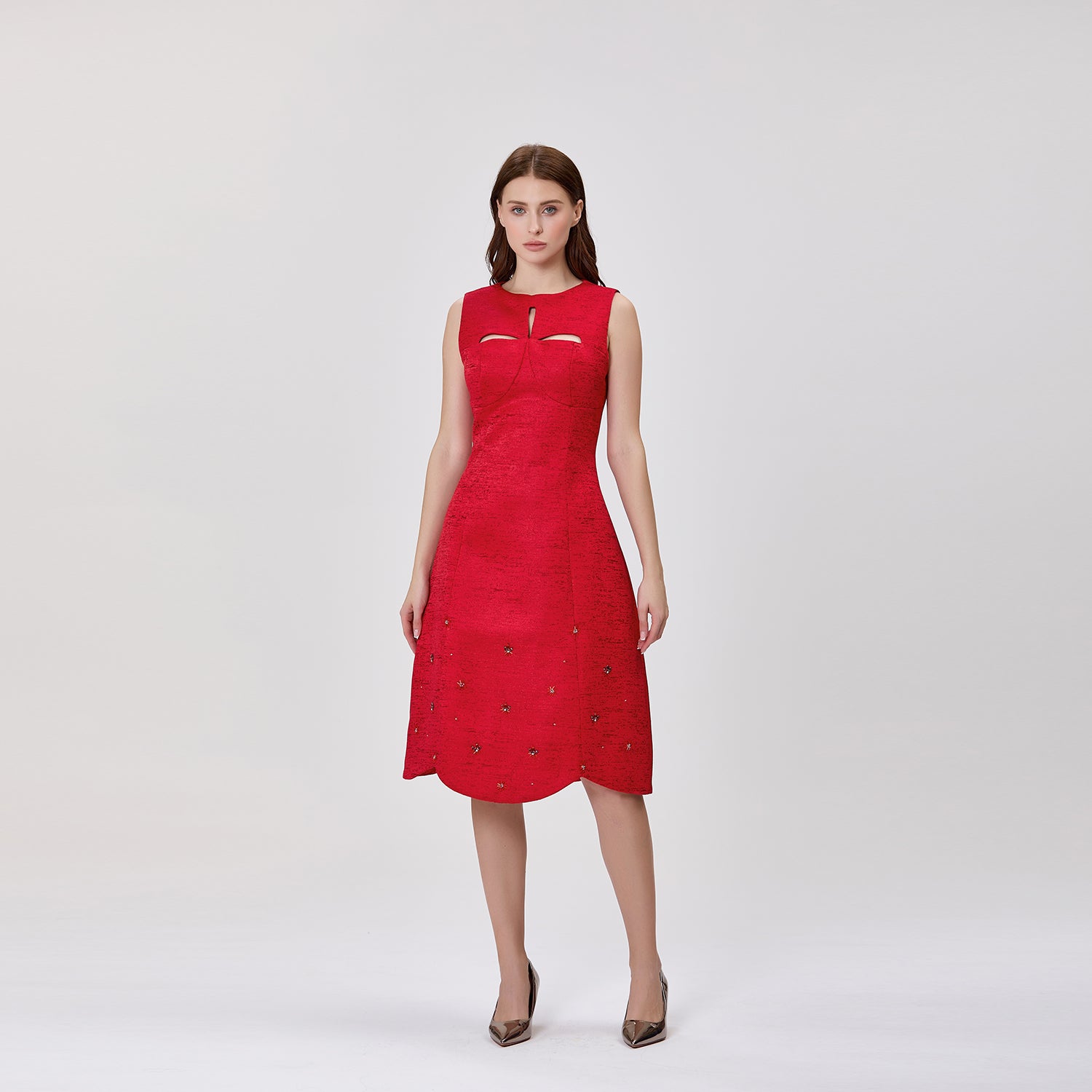 Robe midi évasée ajourée sans manches