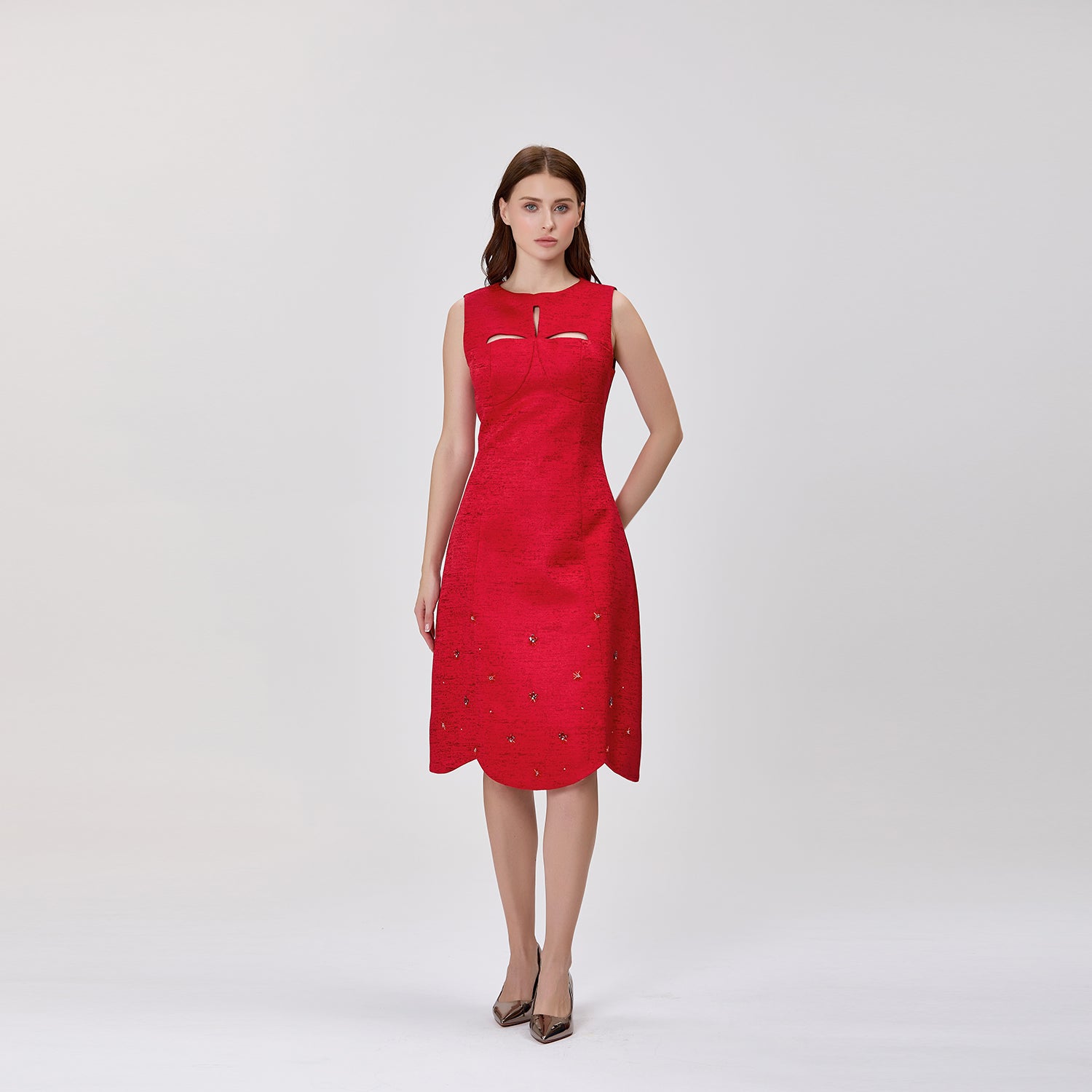 Robe midi évasée ajourée sans manches