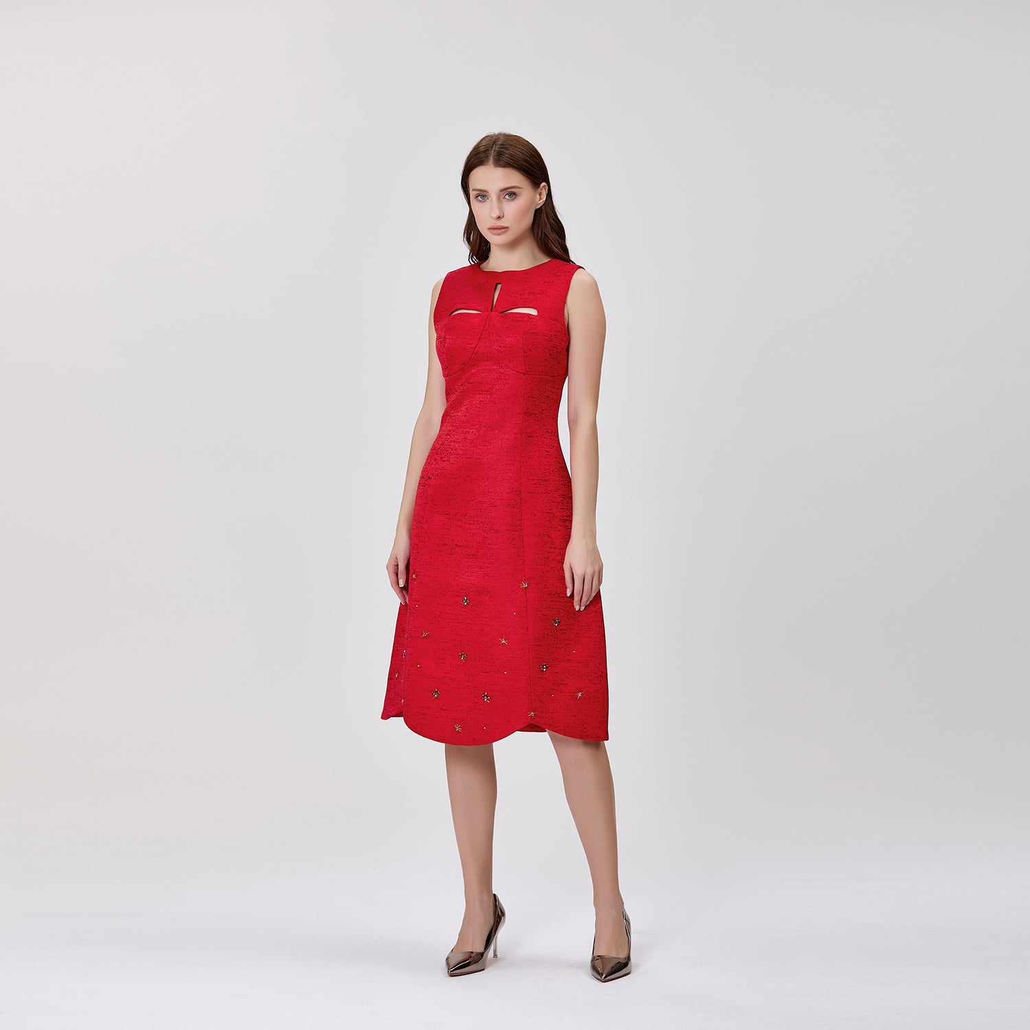 Robe midi évasée ajourée sans manches