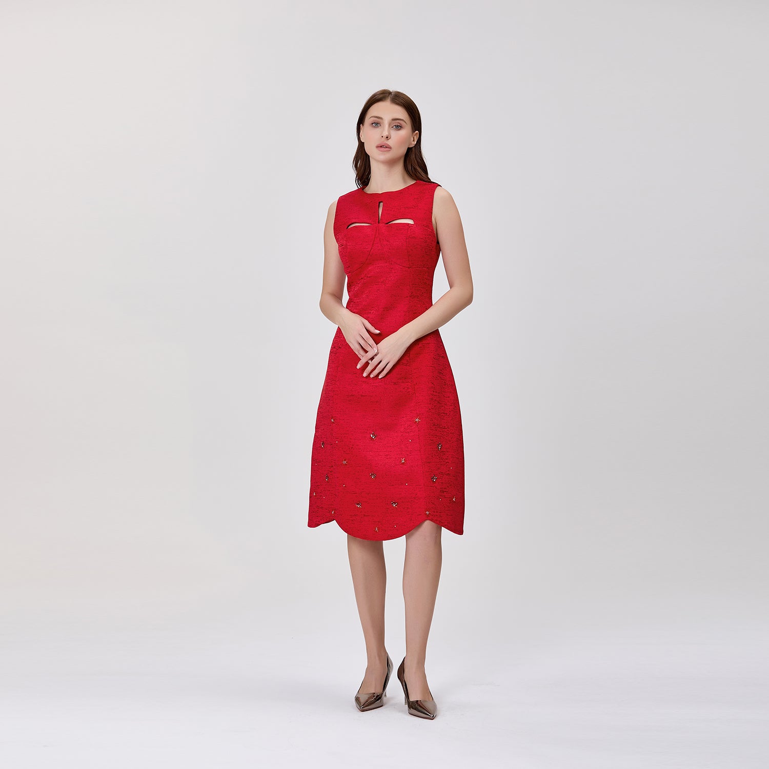 Robe midi évasée ajourée sans manches