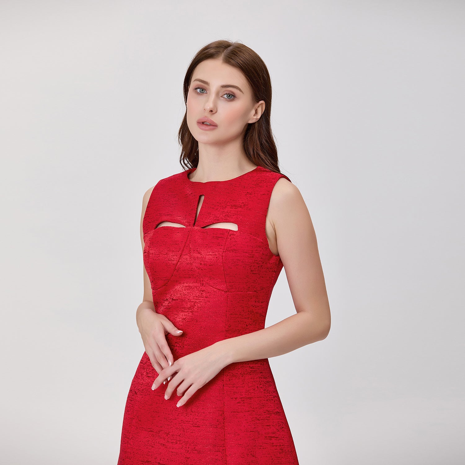 Robe midi évasée ajourée sans manches