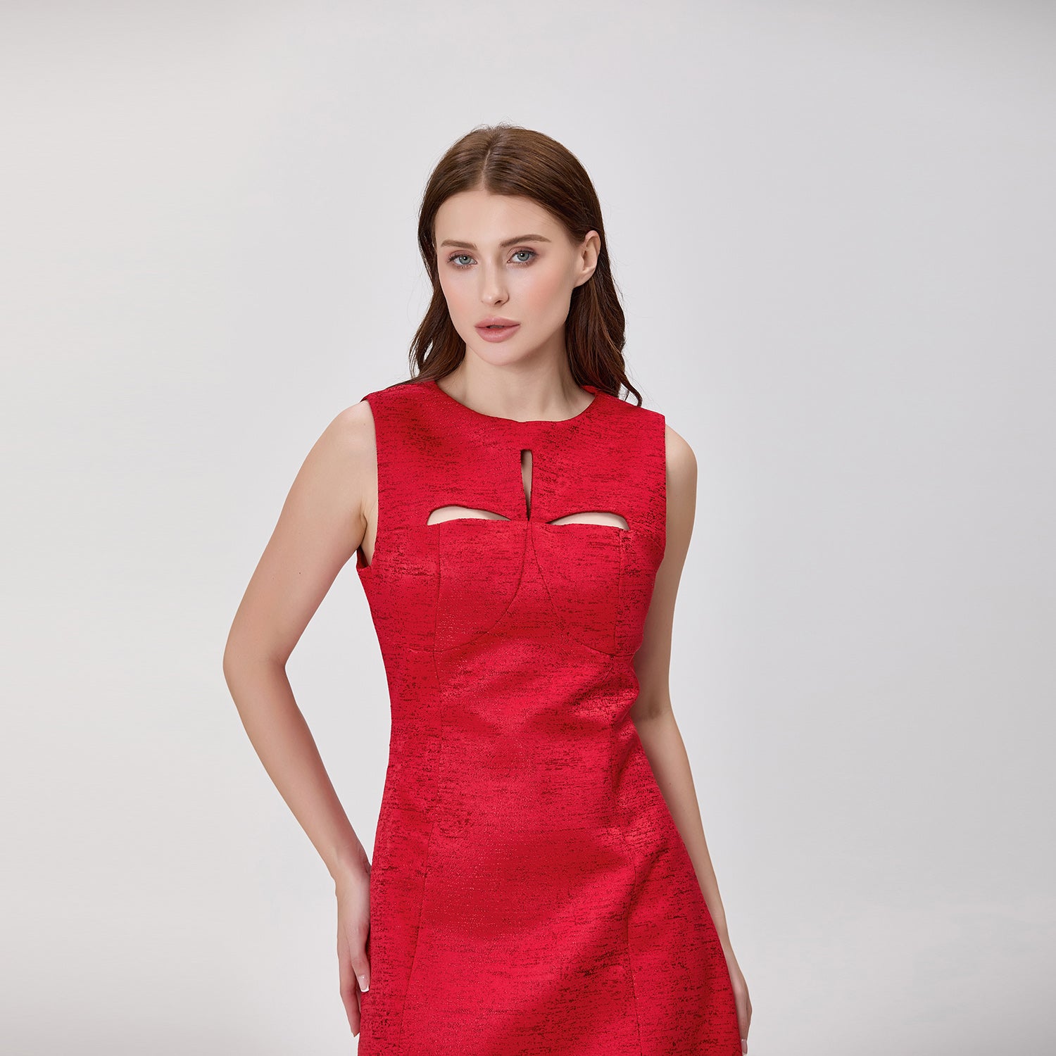 Robe midi évasée ajourée sans manches