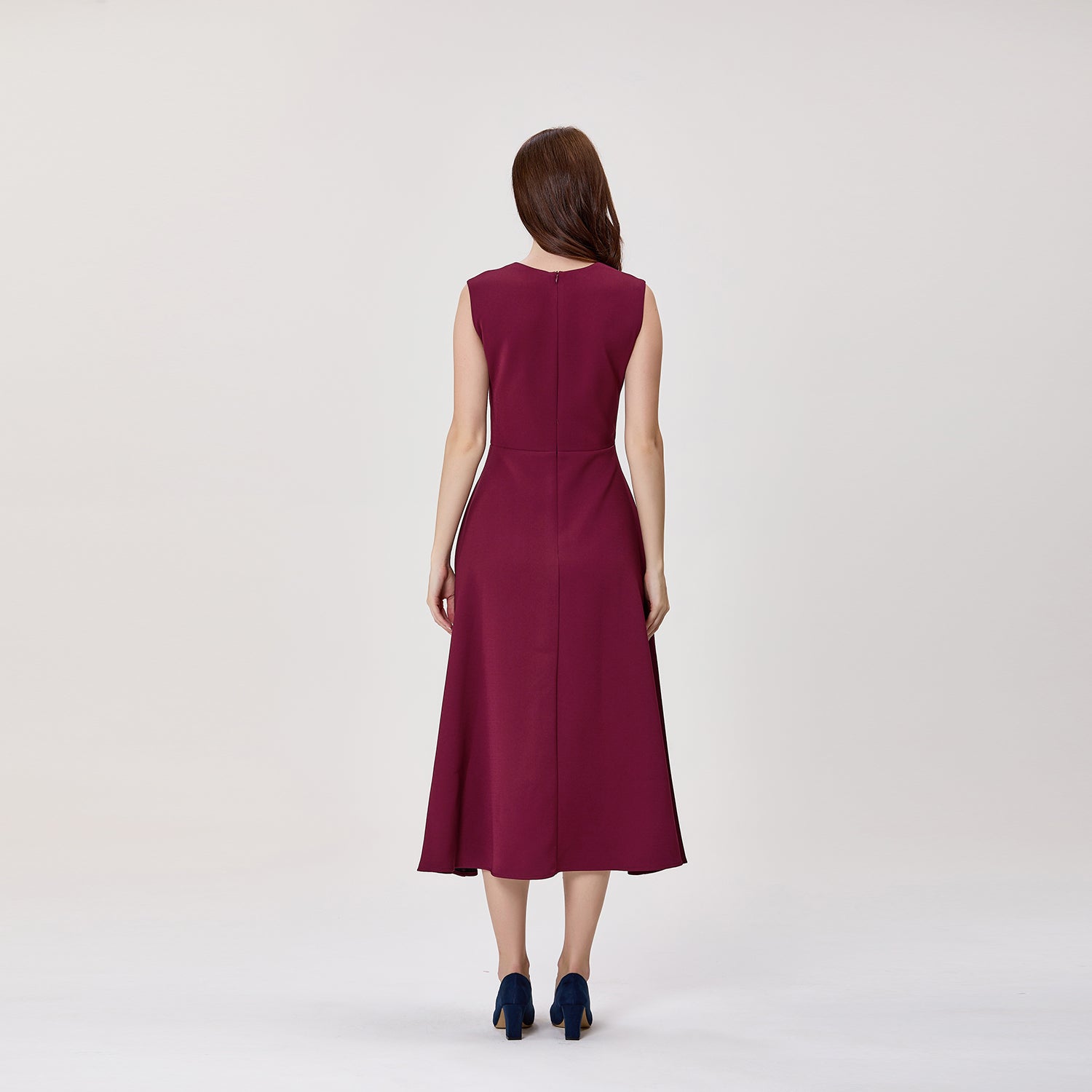 Robe midi sans manches à jupe évasée