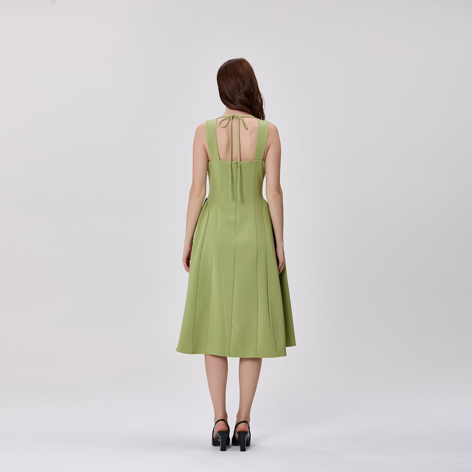 Robe midi évasée à encolure carrée