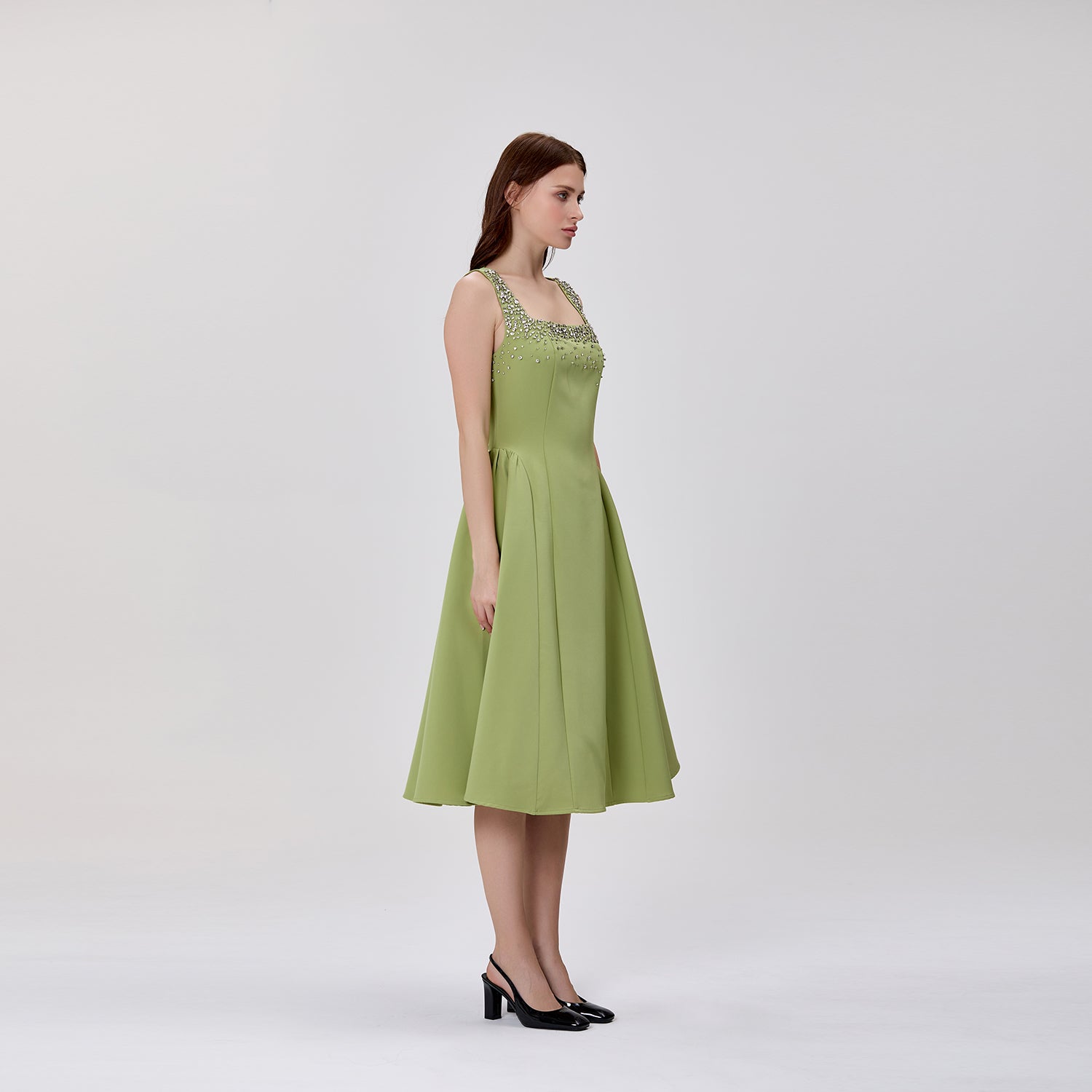 Robe midi évasée à encolure carrée