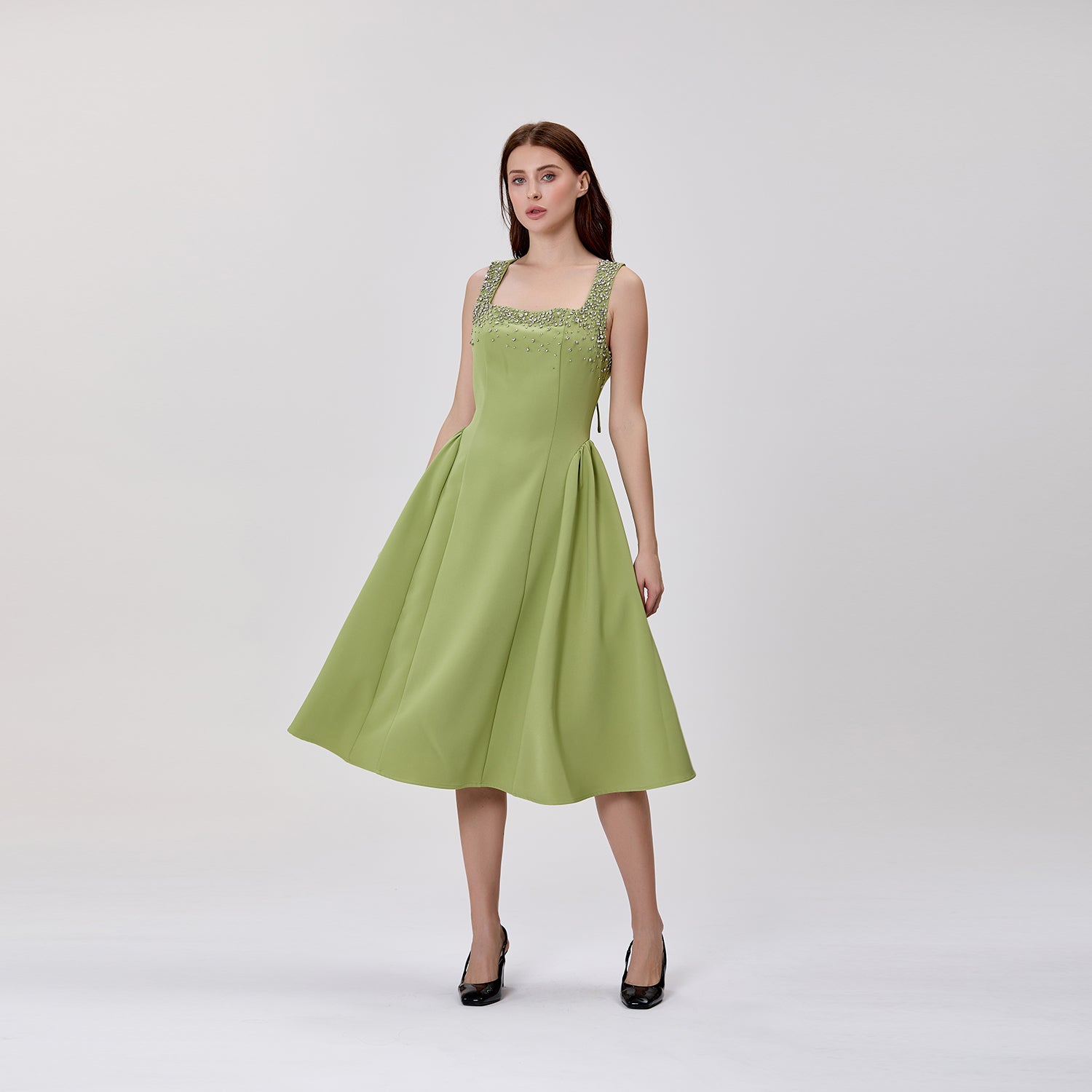 Robe midi évasée à encolure carrée