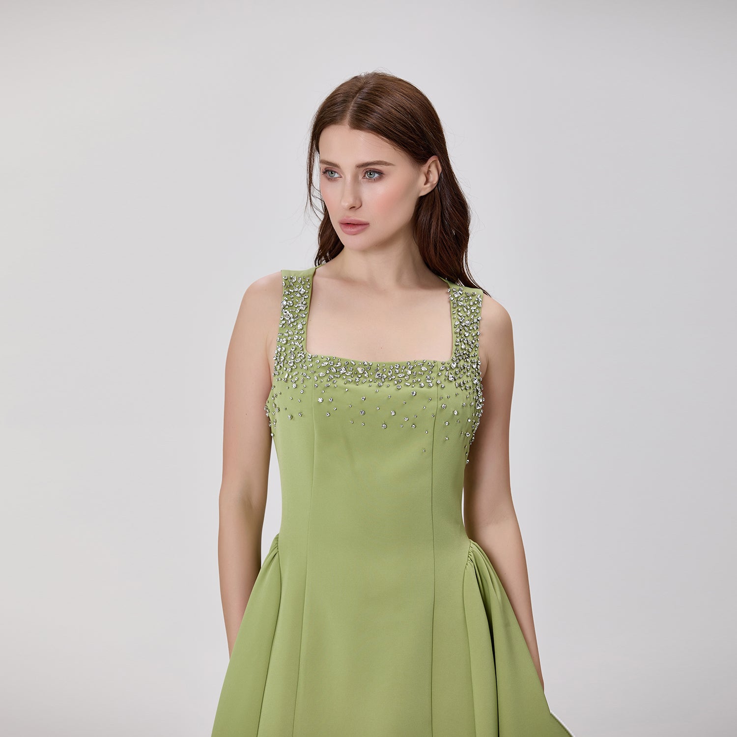 Robe midi évasée à encolure carrée