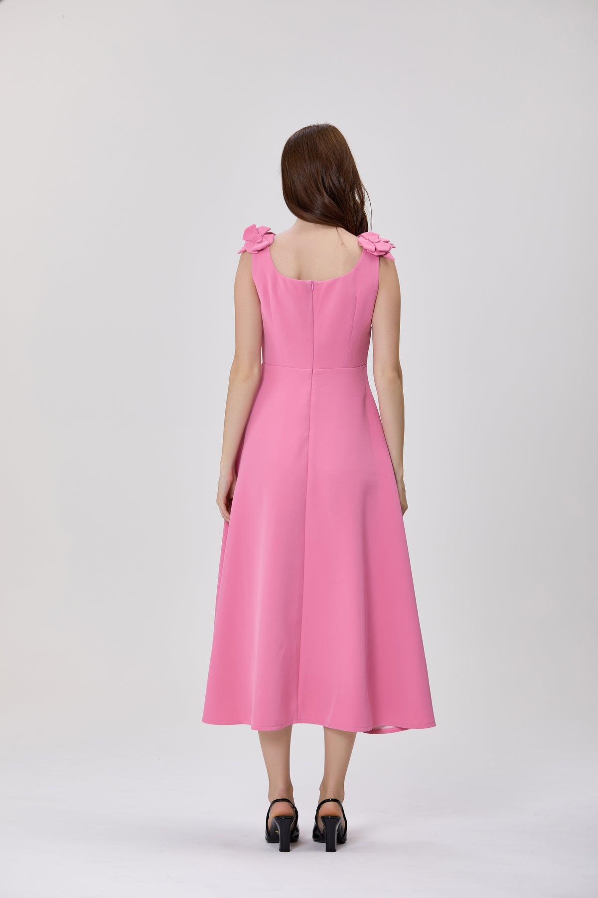 Robe midi à col carré et volants, ornée de strass
