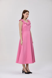 Robe midi à col carré et volants, ornée de strass