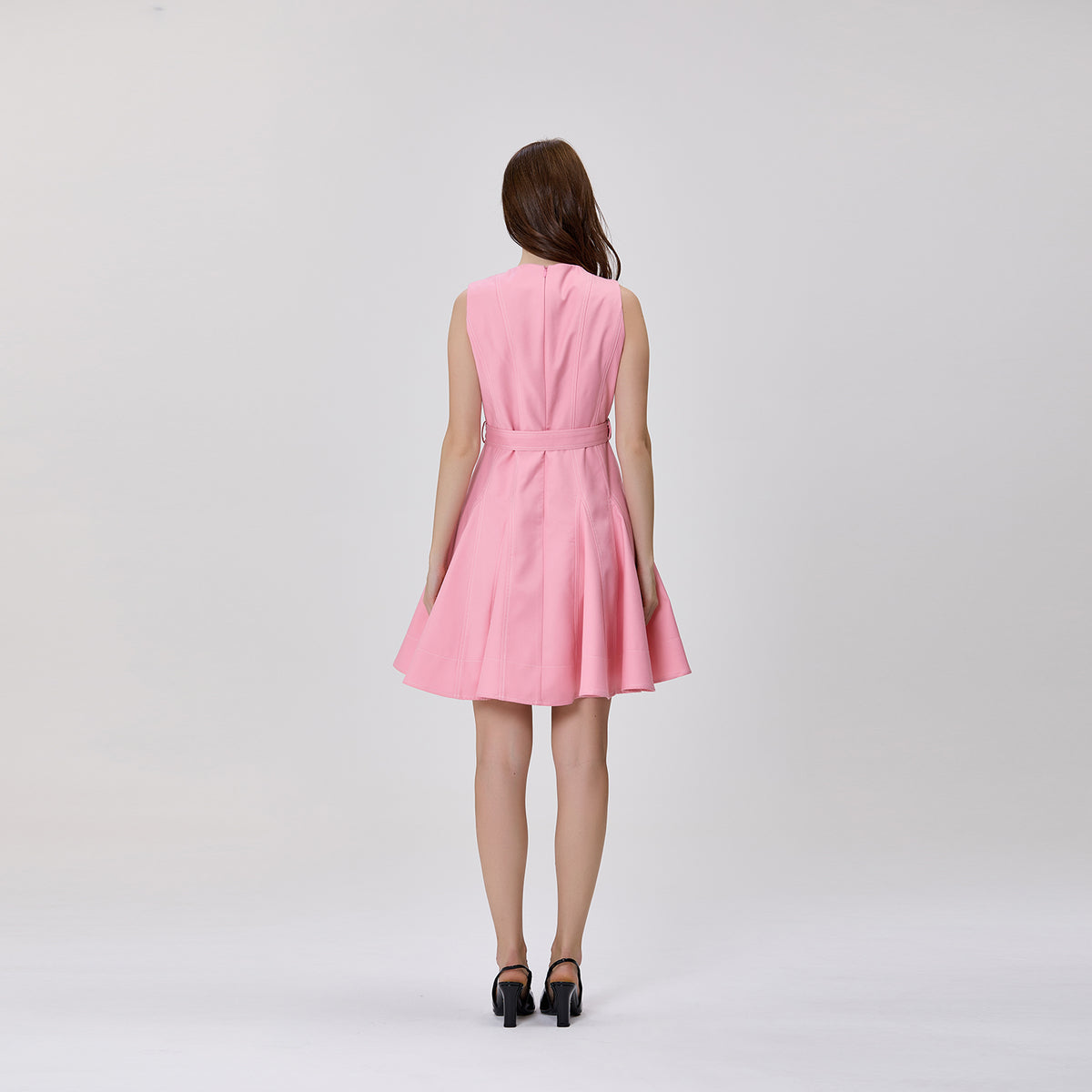 Robe évasée à encolure en V ornée de dentelle