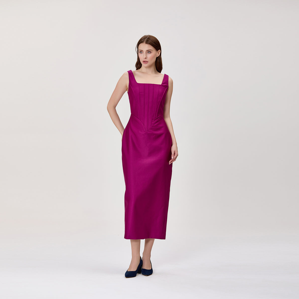 Robe midi ajustée à encolure carrée