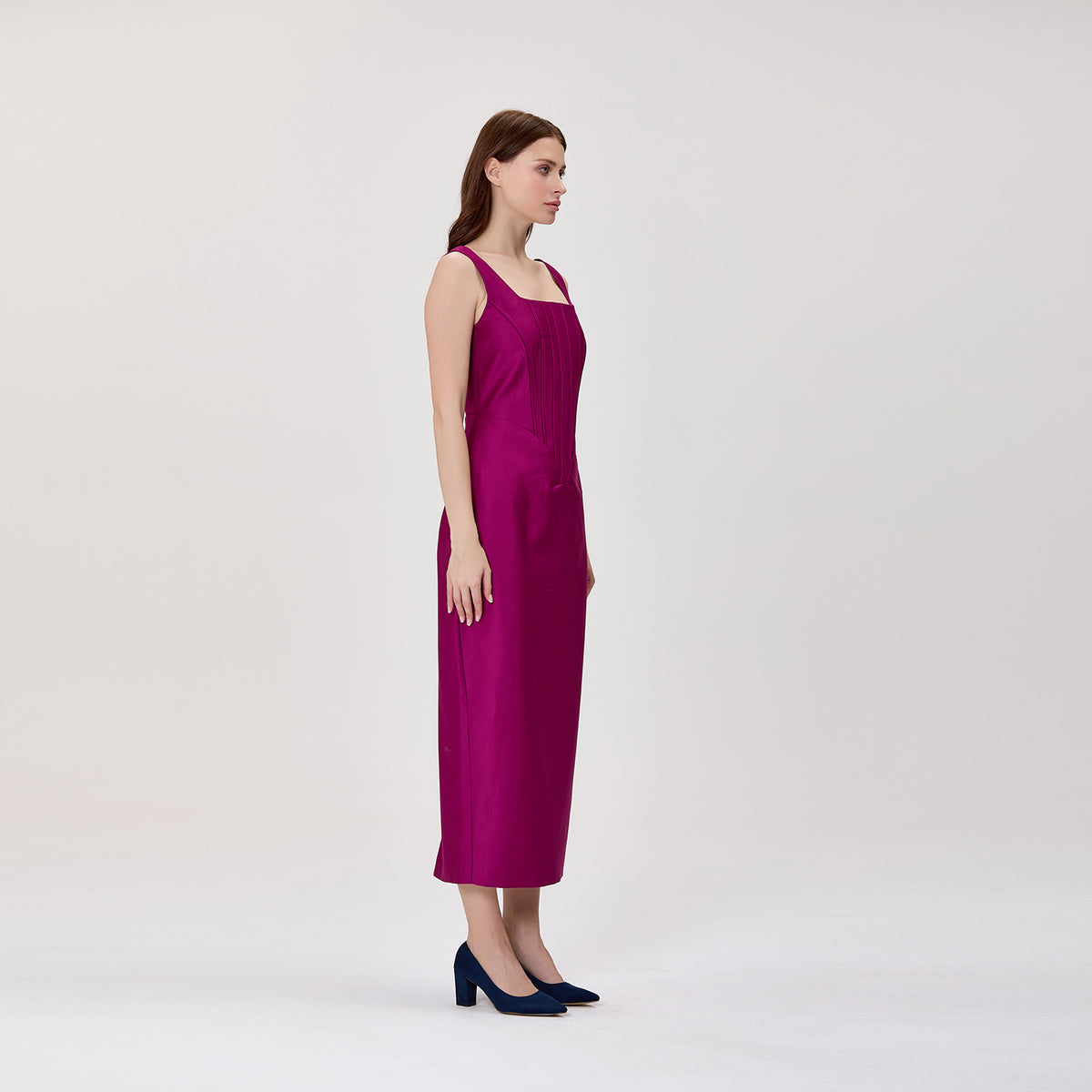 Robe midi ajustée à encolure carrée