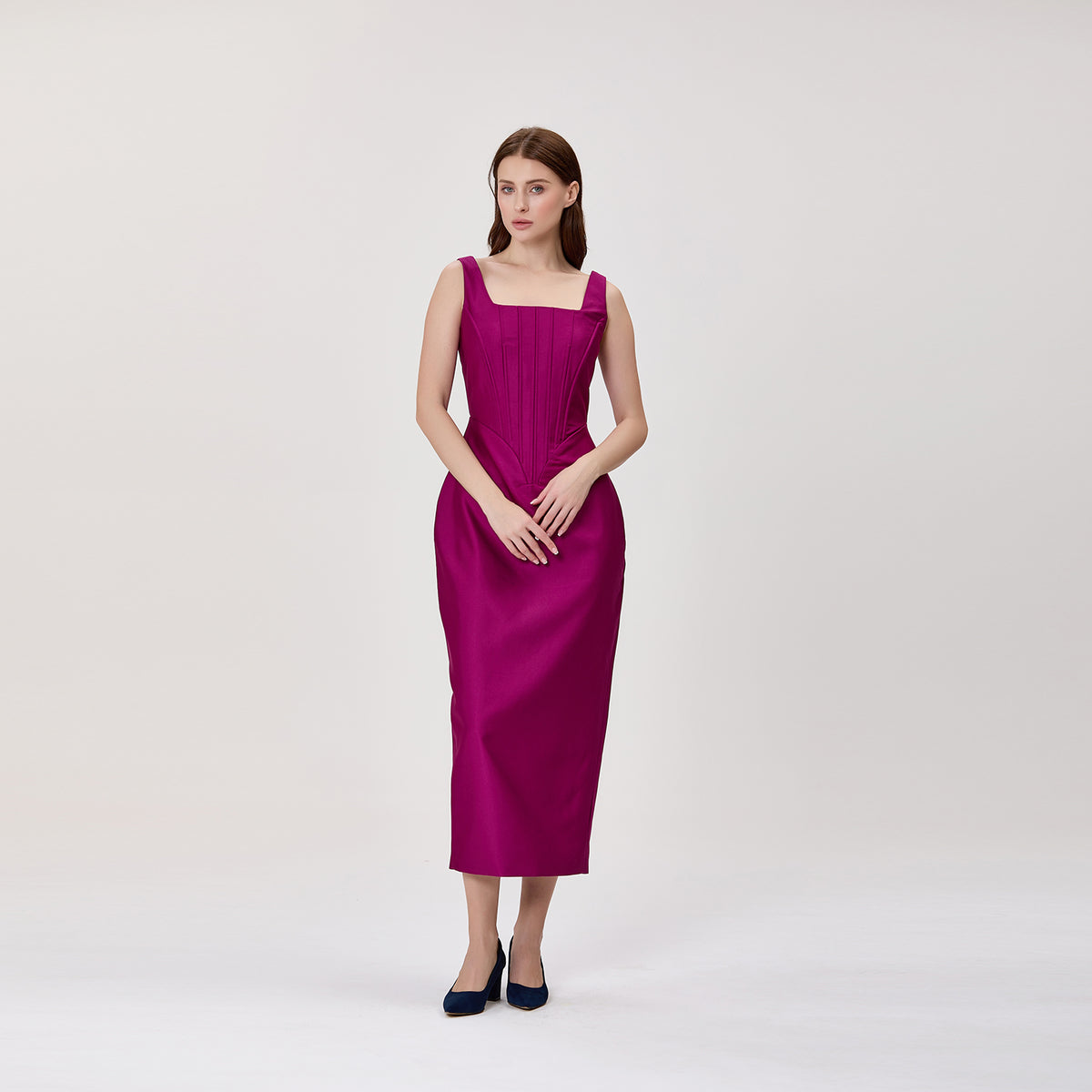 Robe midi ajustée à encolure carrée