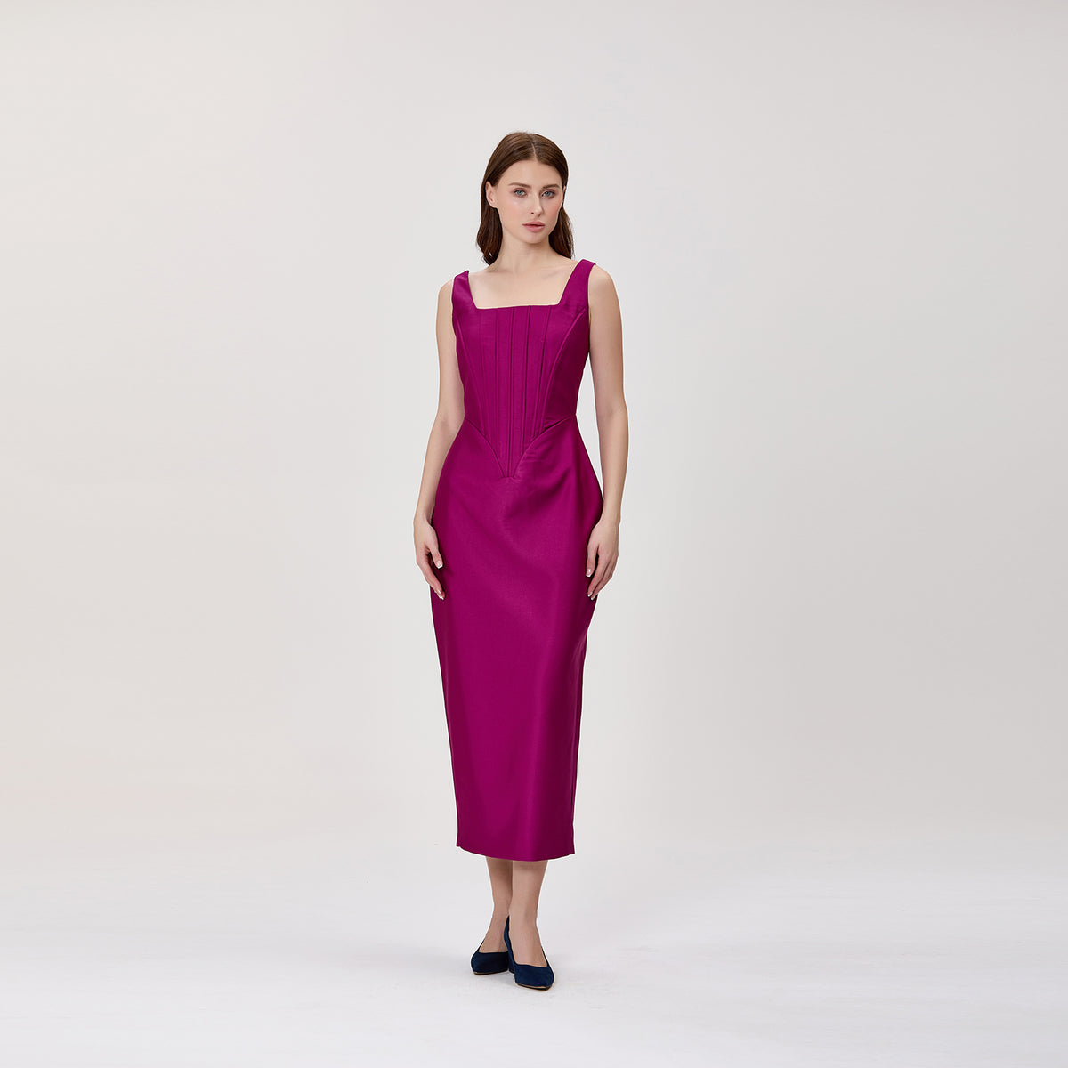Robe midi ajustée à encolure carrée