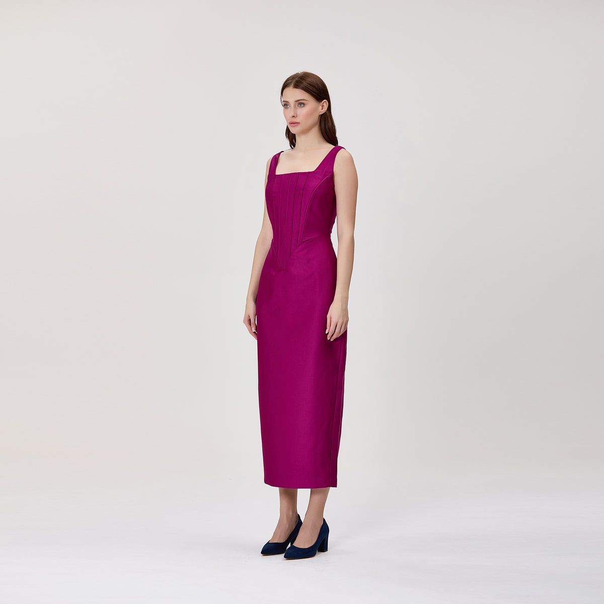 Robe midi ajustée à encolure carrée