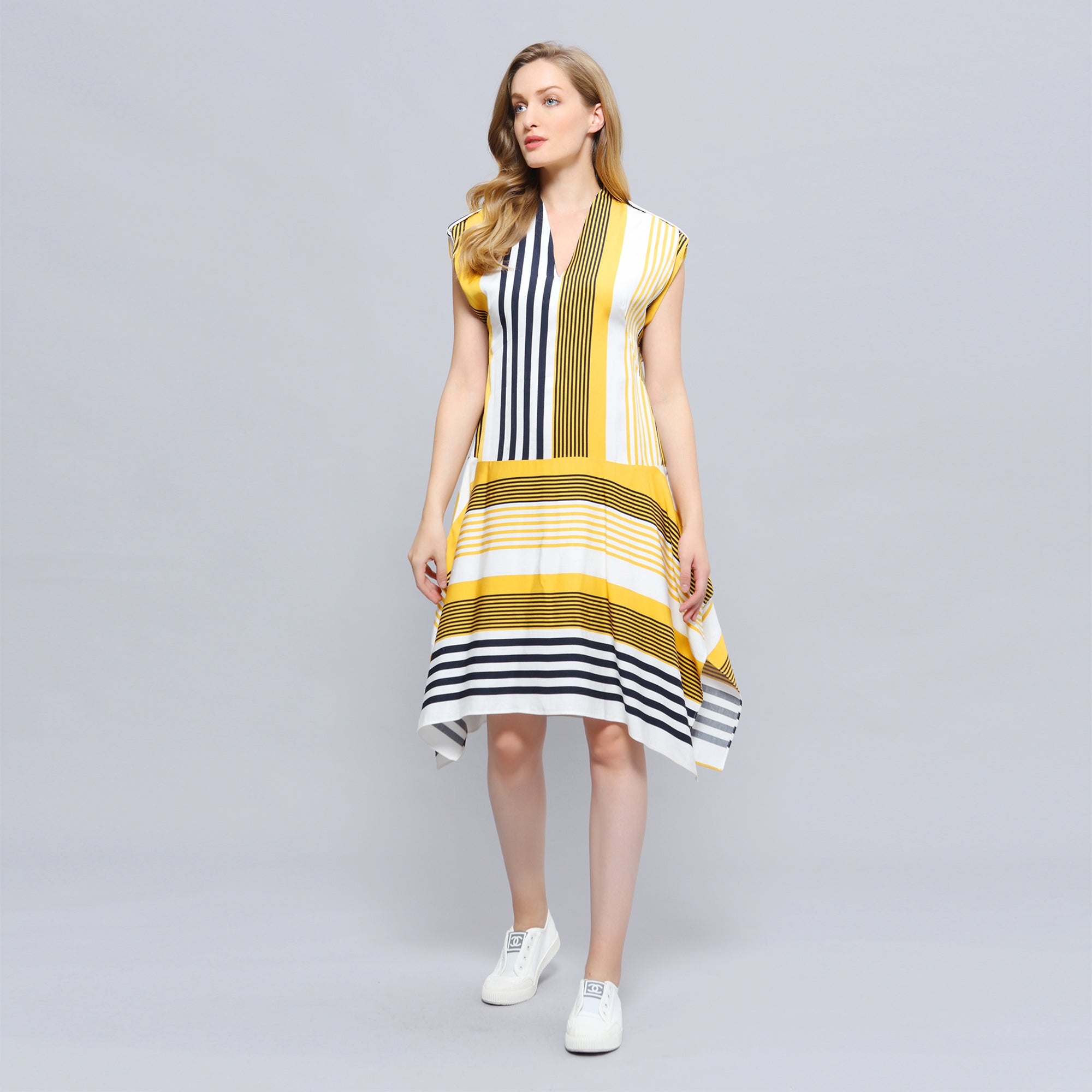 Robe à jeu d'imprimé de rayures