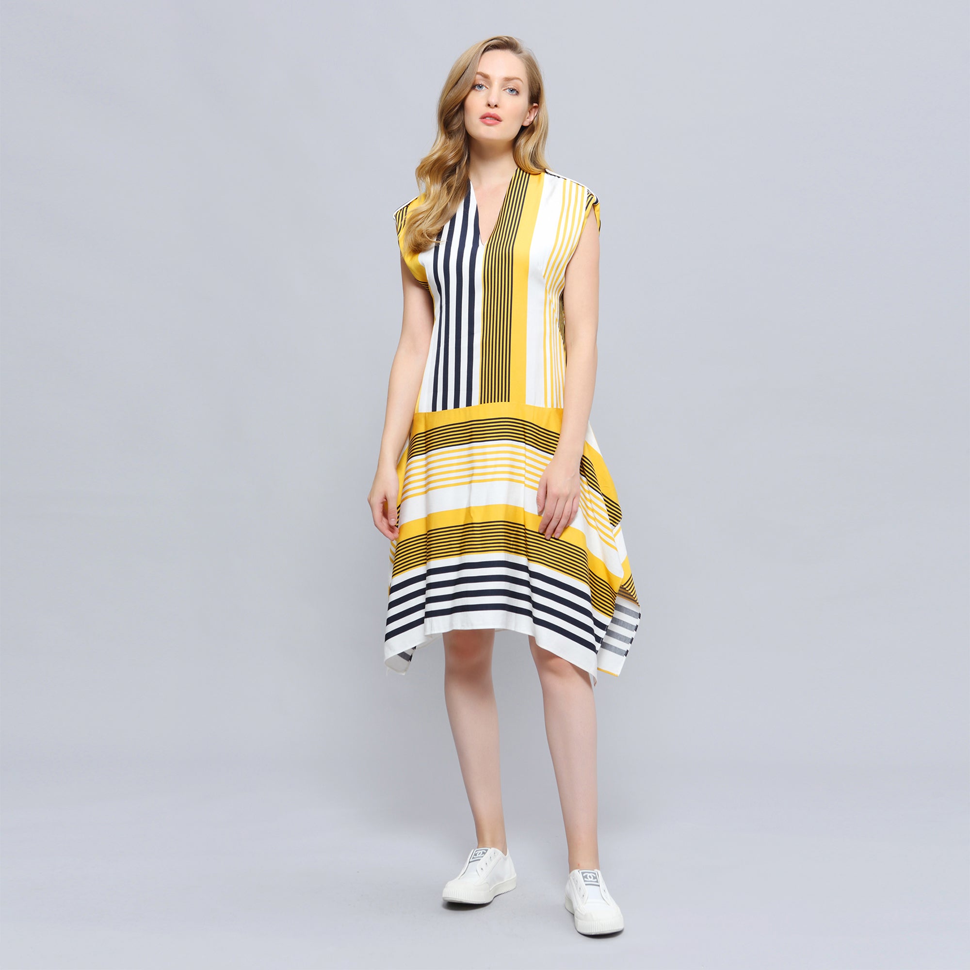 Robe à jeu d'imprimé de rayures