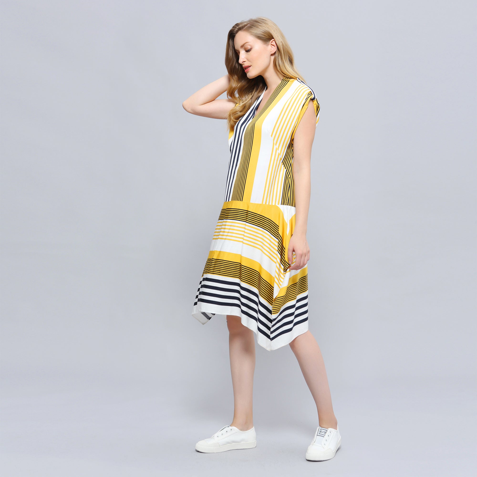 Robe à jeu d'imprimé de rayures