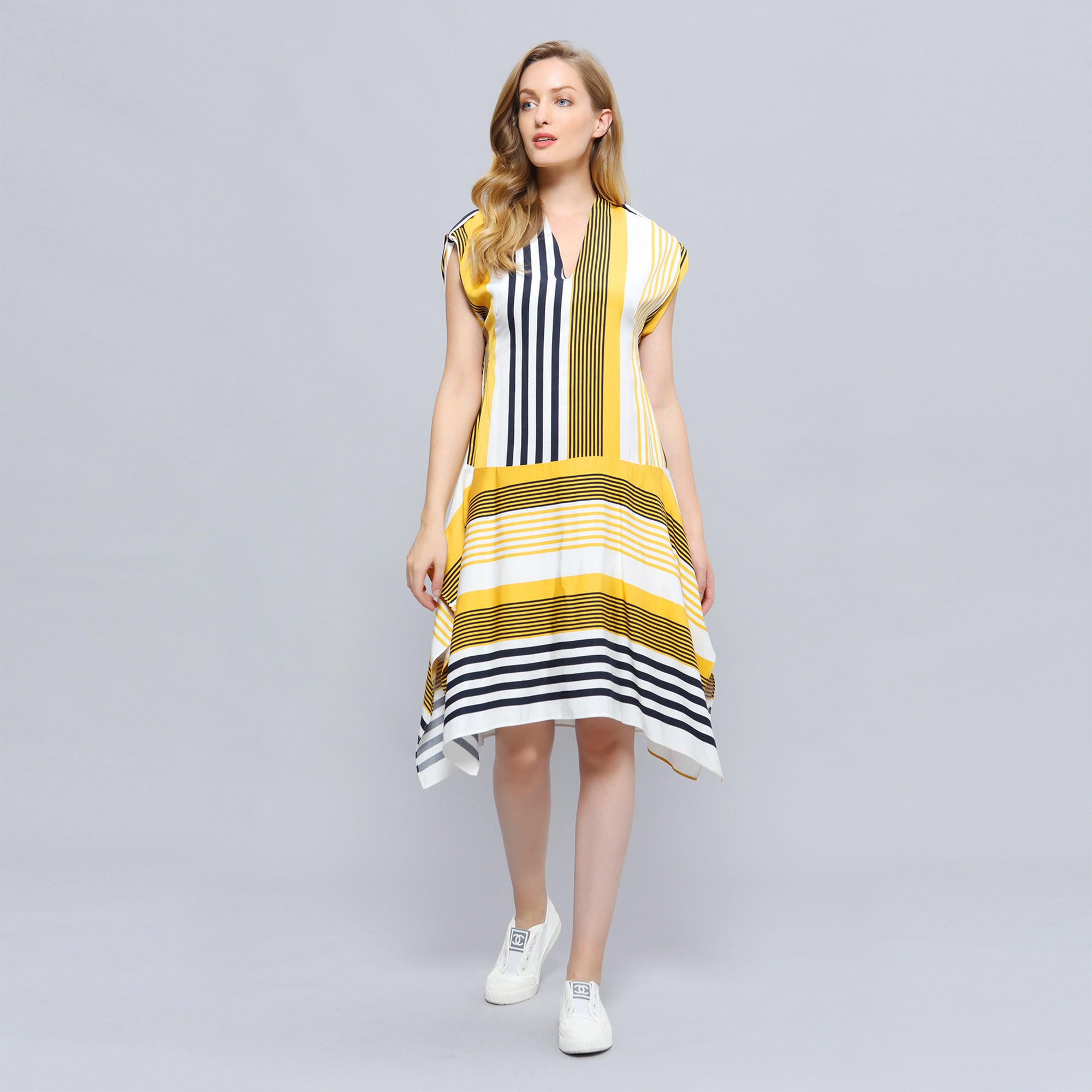 Robe à jeu d'imprimé de rayures