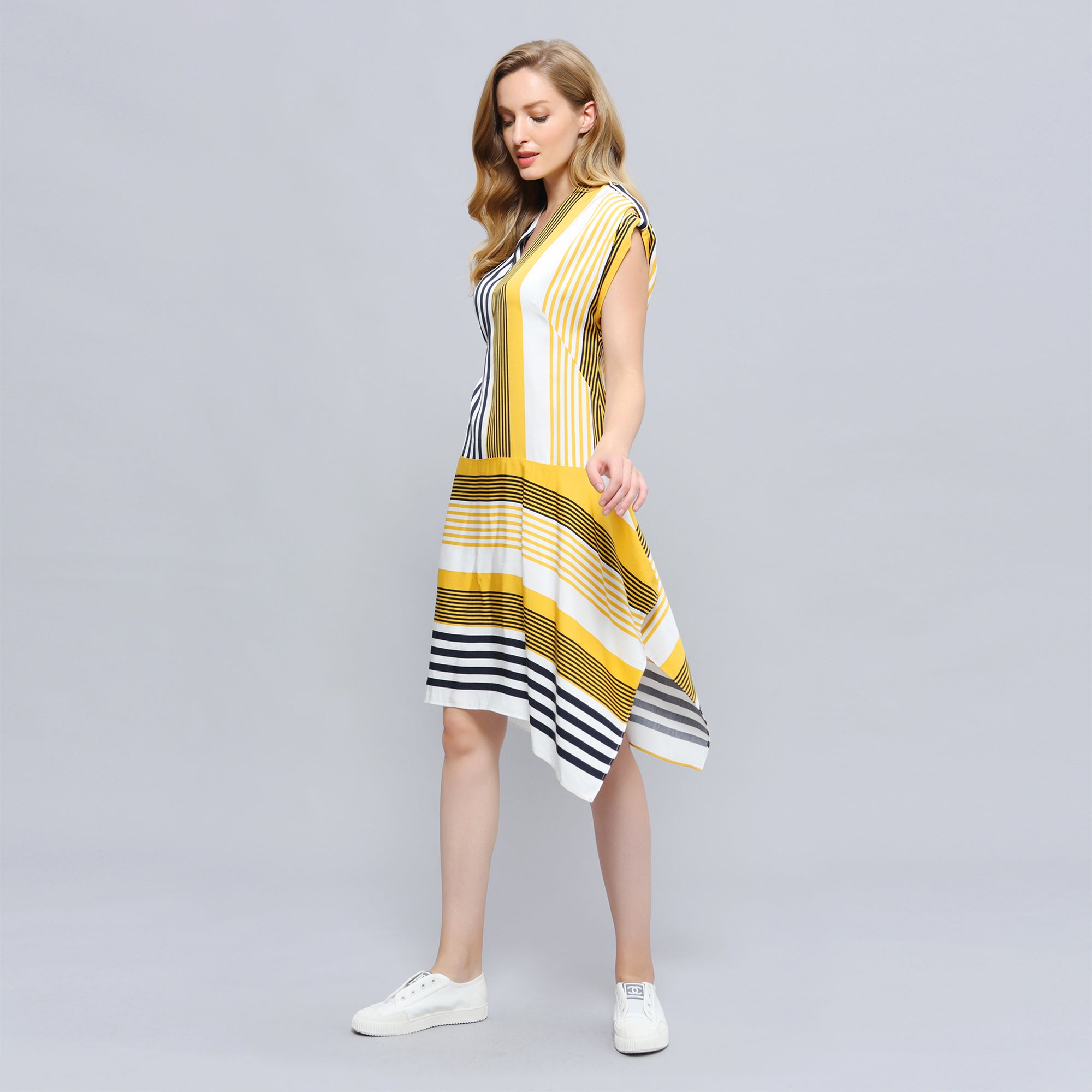 Robe à jeu d'imprimé de rayures