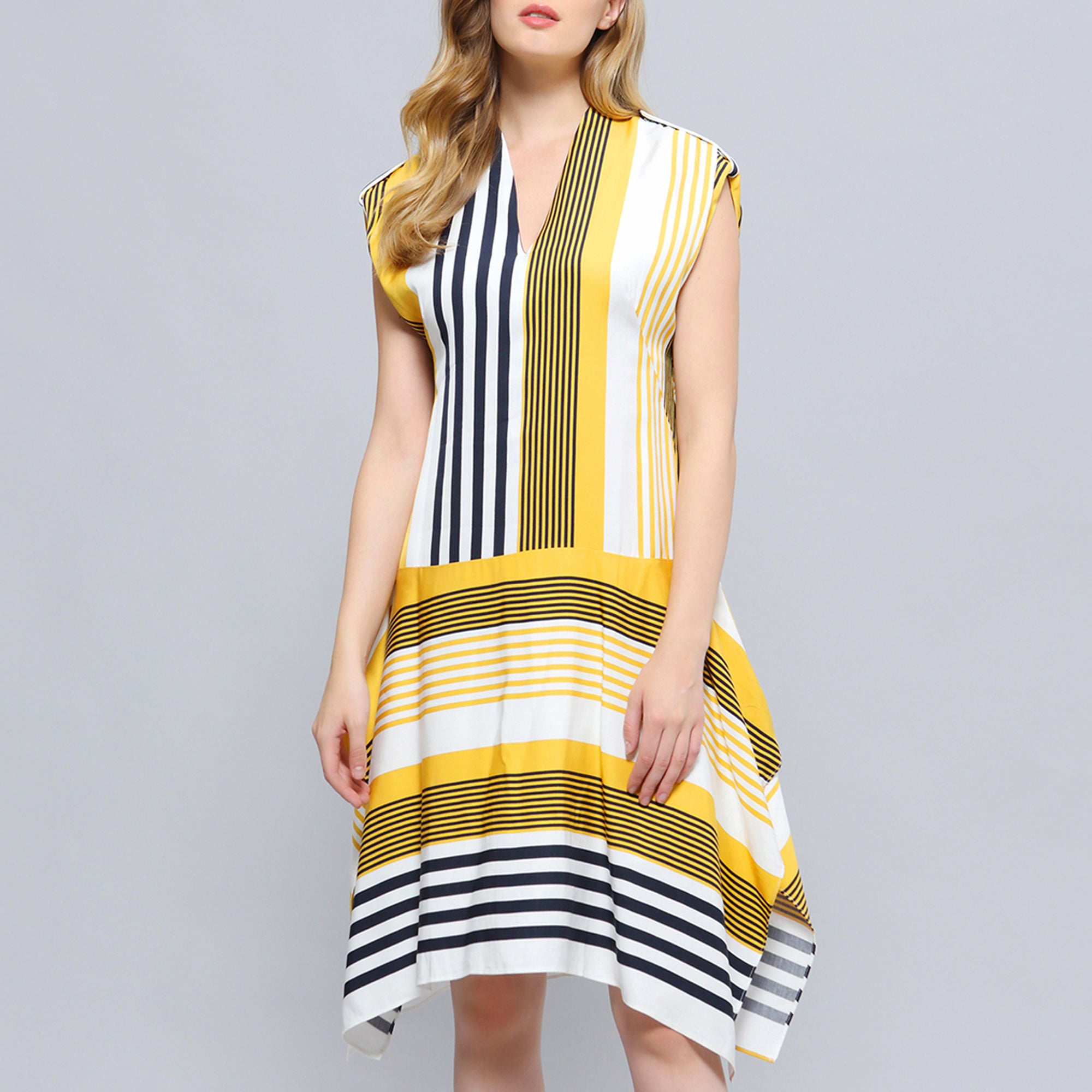 Robe à jeu d'imprimé de rayures