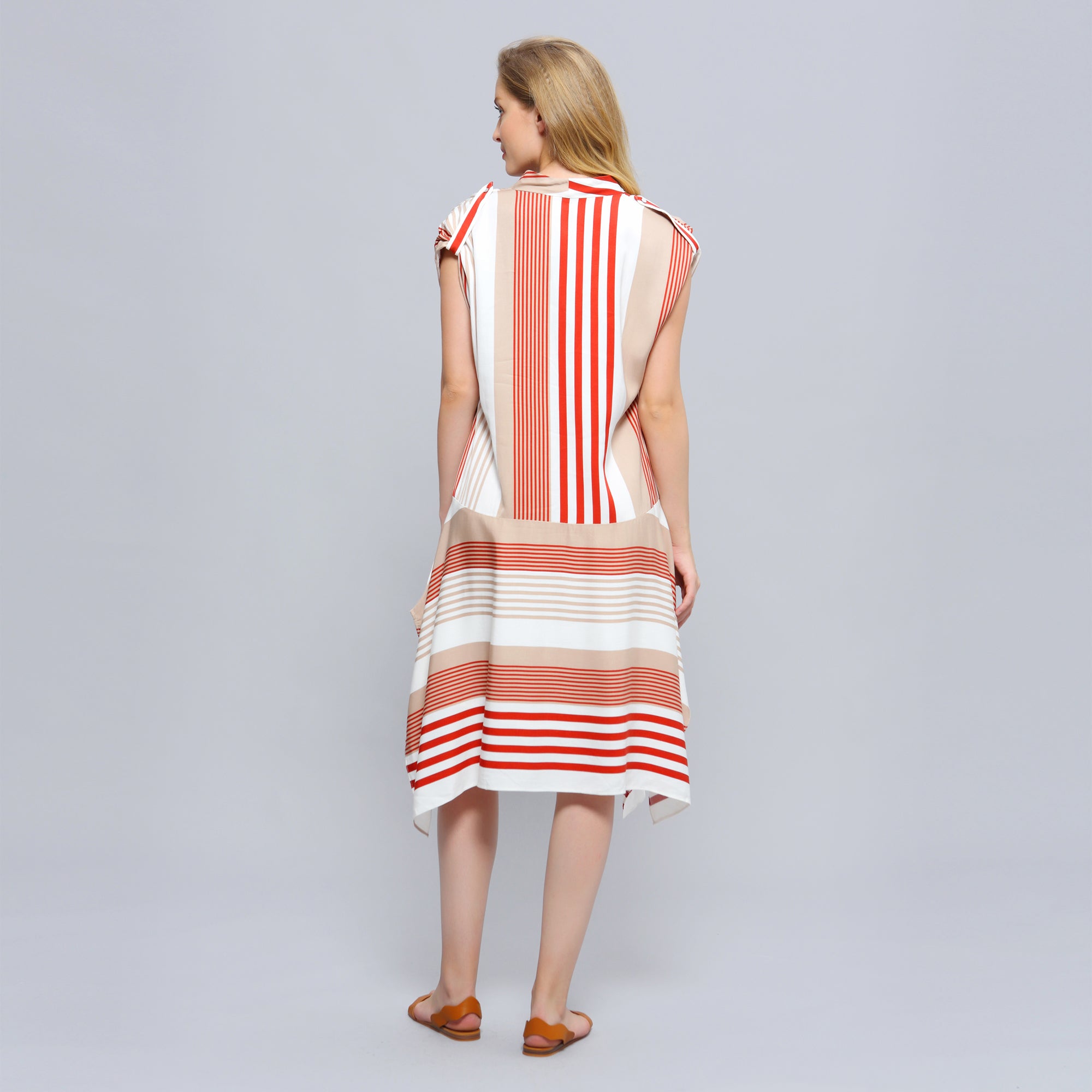 Robe à jeu d'imprimé de rayures