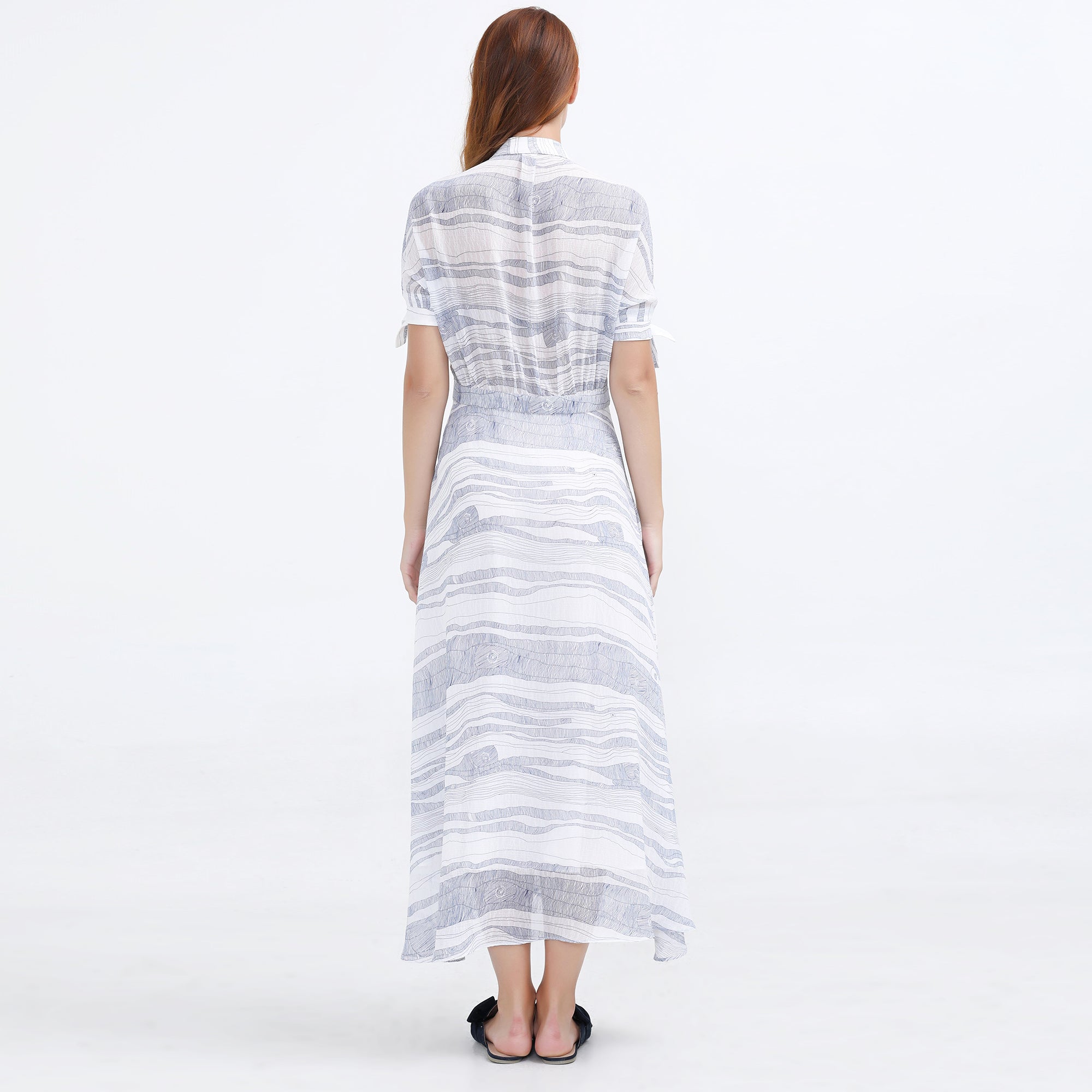 Robe chemise mi-longue en mousseline imprimé linéaire