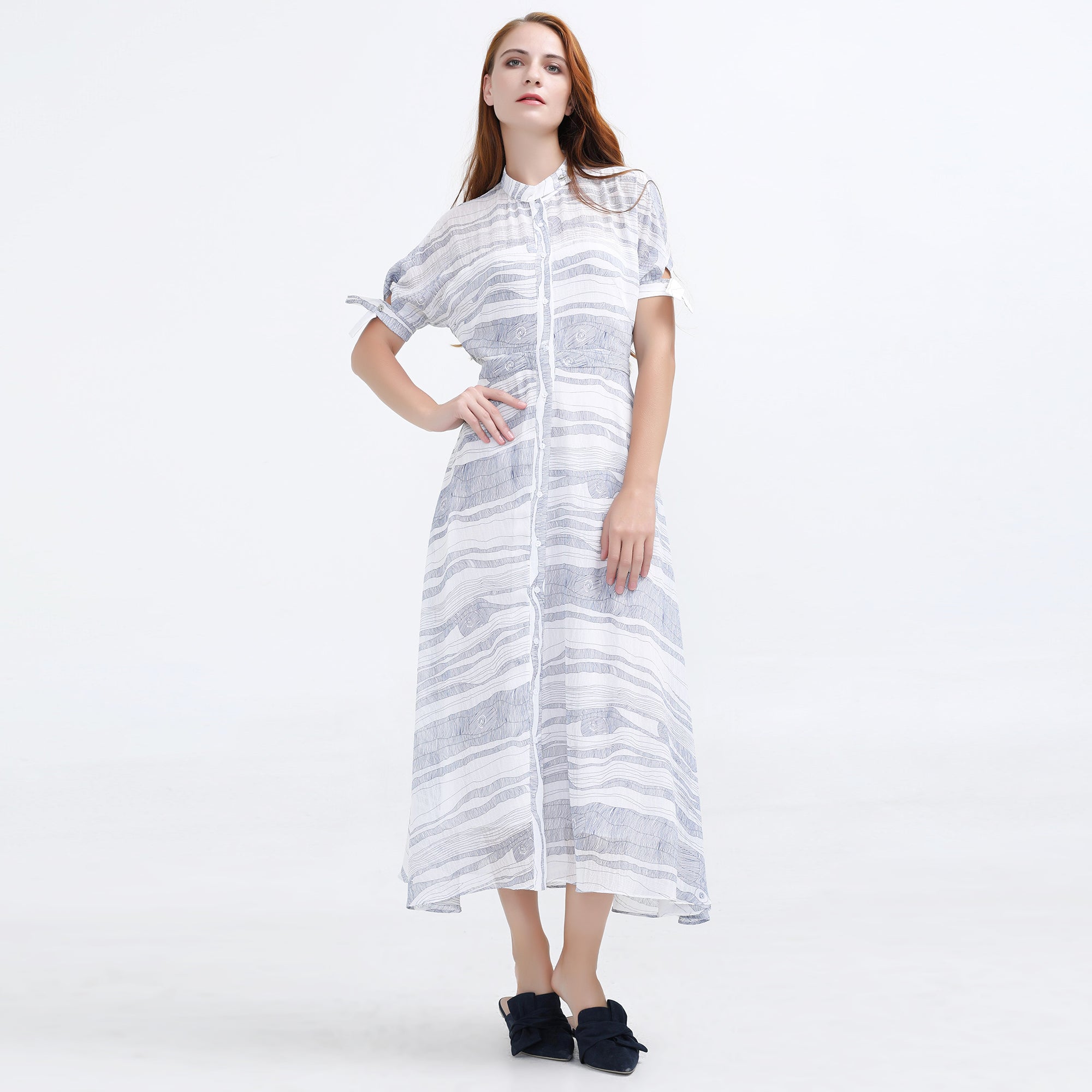 Robe chemise mi-longue en mousseline imprimé linéaire
