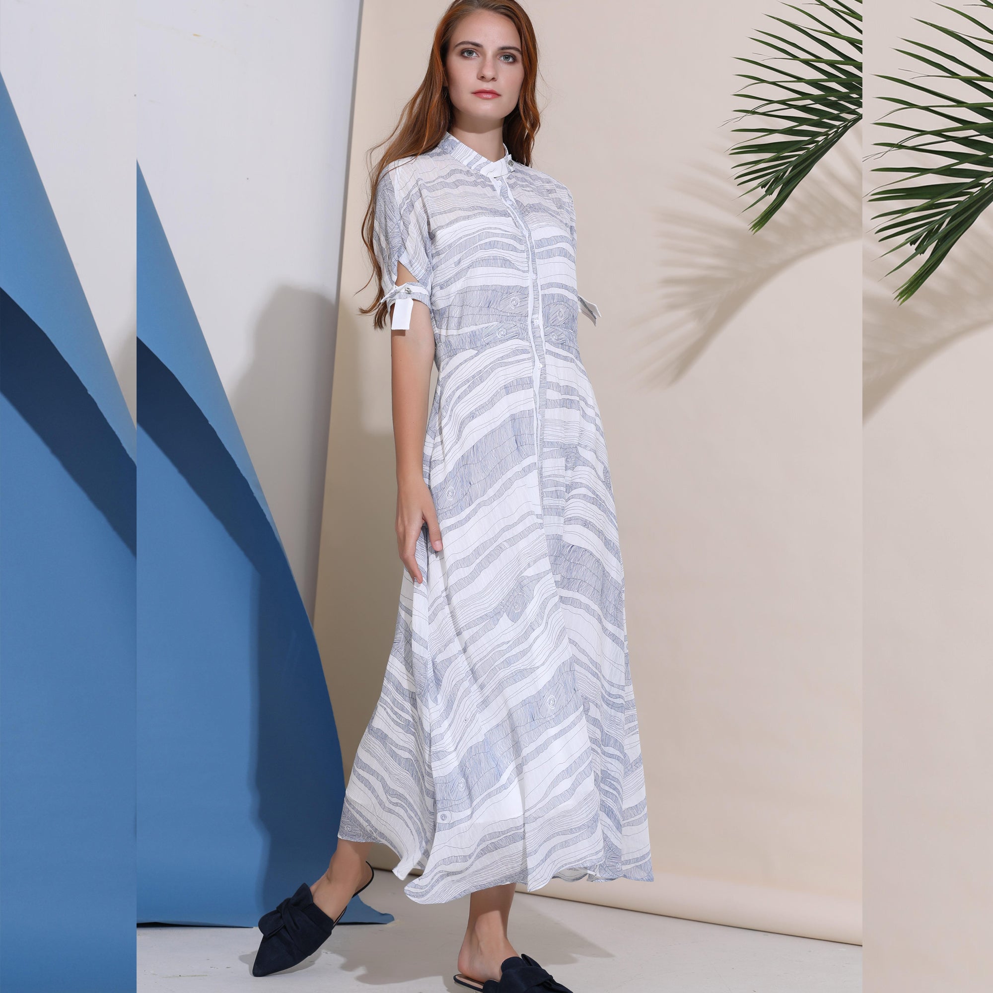 Robe chemise mi-longue en mousseline imprimé linéaire