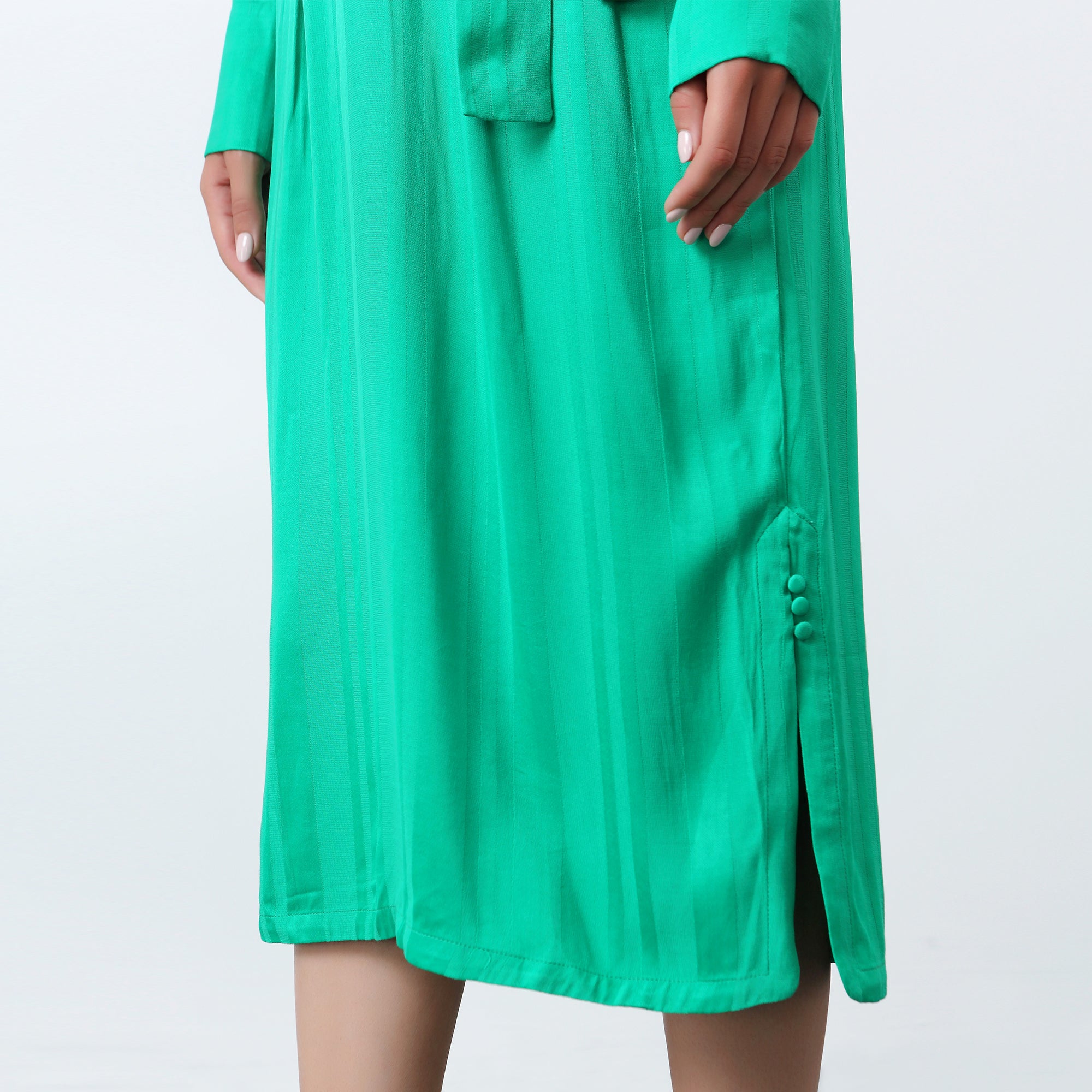 Robe drapée à manches longues et attache côté