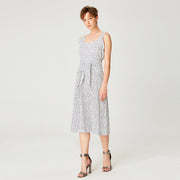 Robe mi-longue nouée à la taille devant et à imprimé floral
