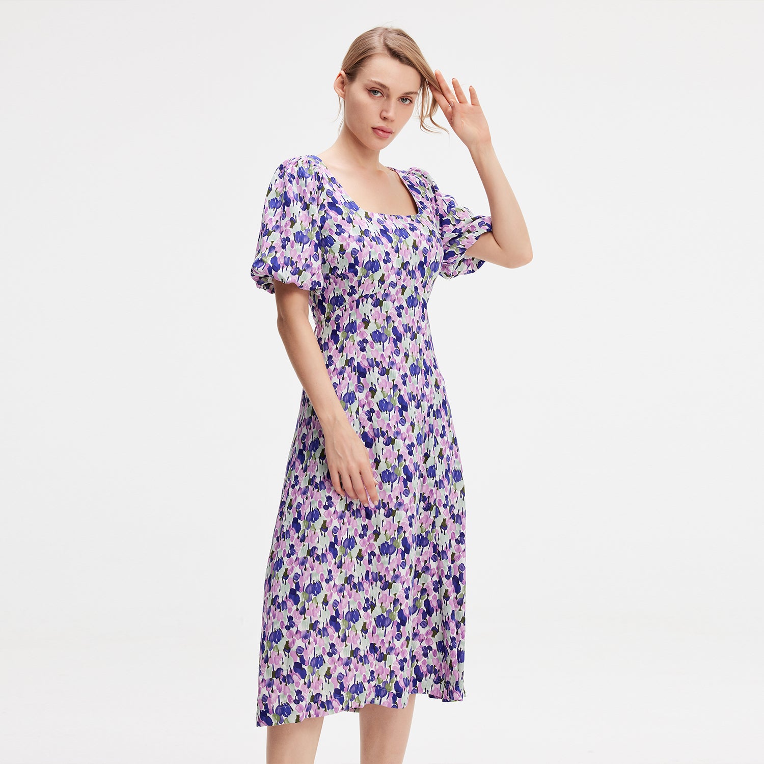 Robe à imprimé floral et décolleté carré