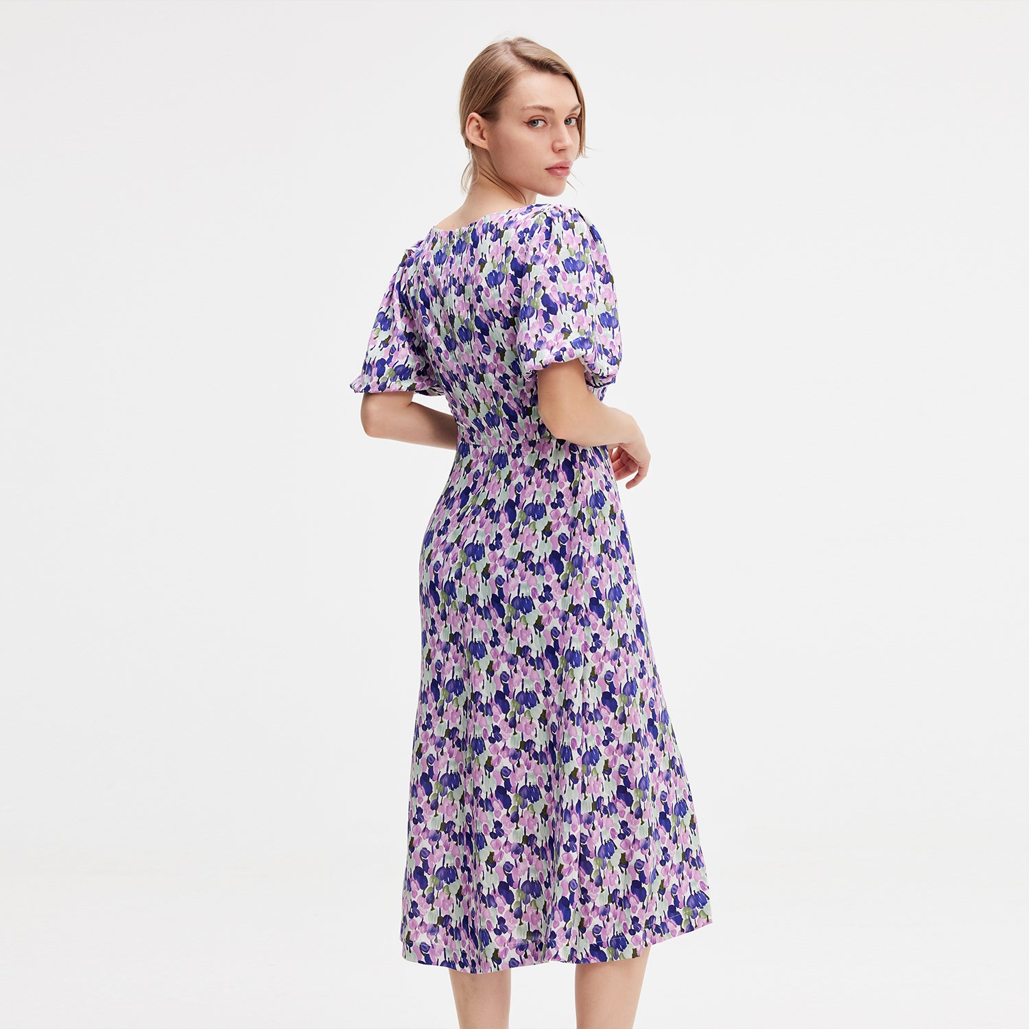 Robe à imprimé floral et décolleté carré